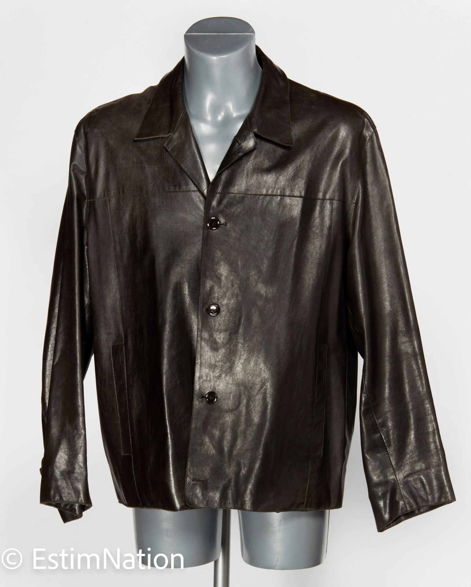 VALENTINO Boutique 棕色小羊皮夹克，小折领，简单的扣子，两个口袋，袖口的扣子（S56大约是S M/L）（衬里有明显的小痕迹）（与商店的衣架一起&hellip;