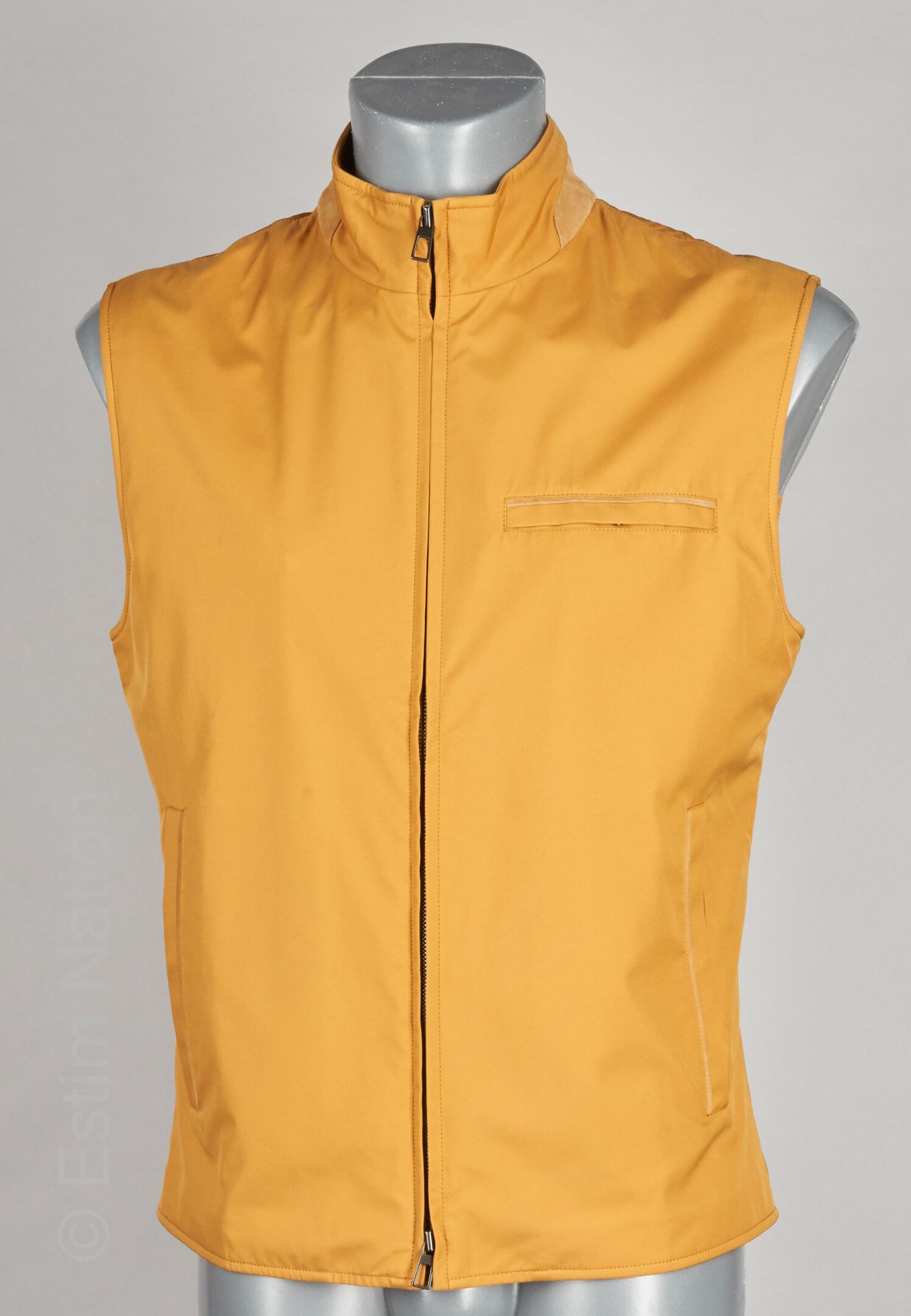 Loro PIANA Sleeveless waterproof jacket in mustard polyamide, suede collar, remi&hellip;
