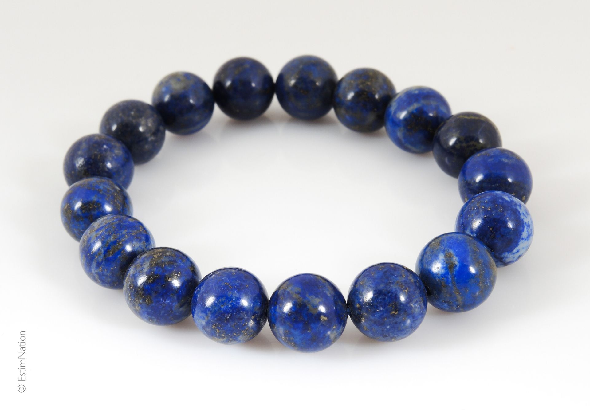BRACLET LAPIS Bracelet extensible composé de perles de lapis lazuli. Diamètre de&hellip;