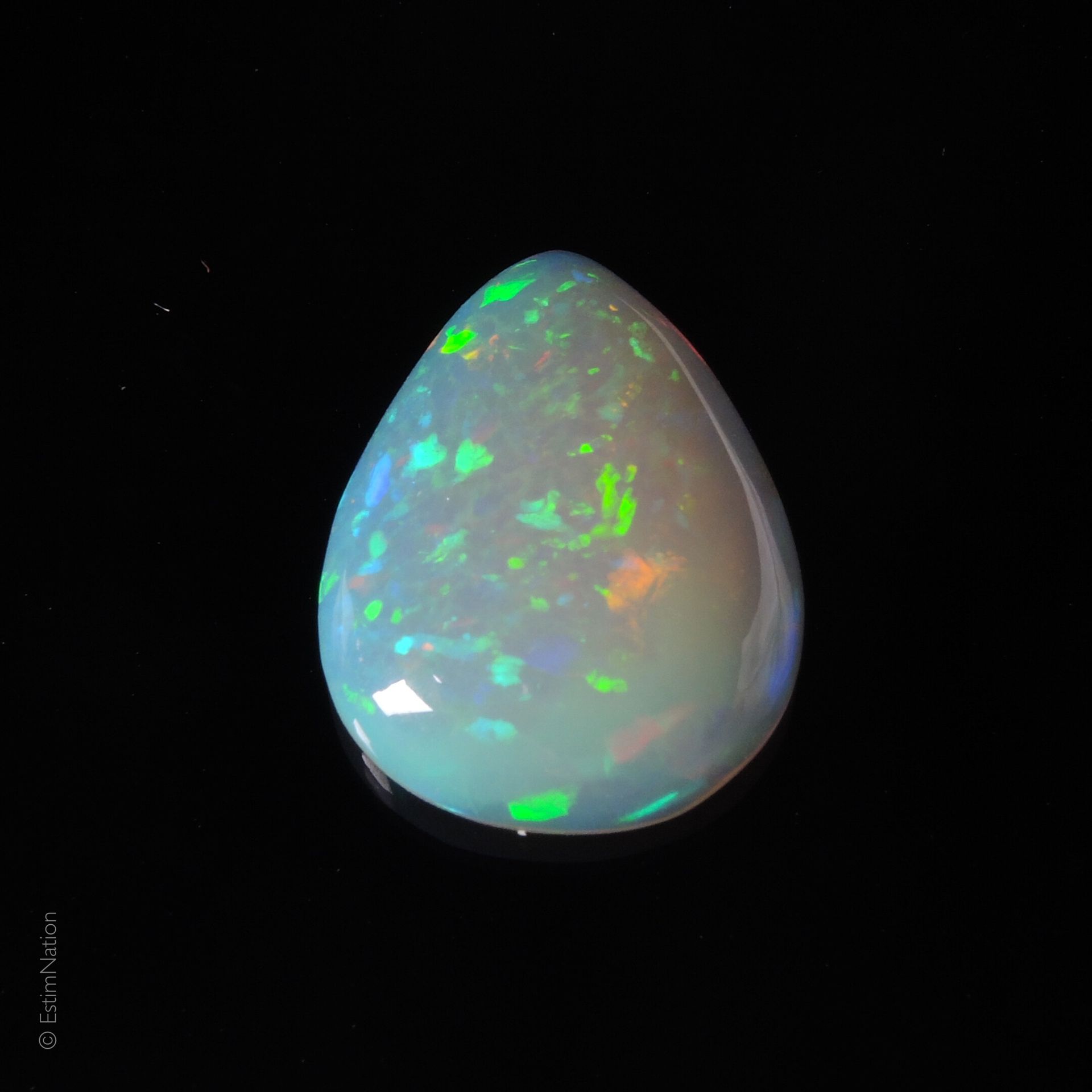 OPALE 6.22 CARAT Opale en cabochon poire pesant environ 6.22 carat. 

Dimensions&hellip;