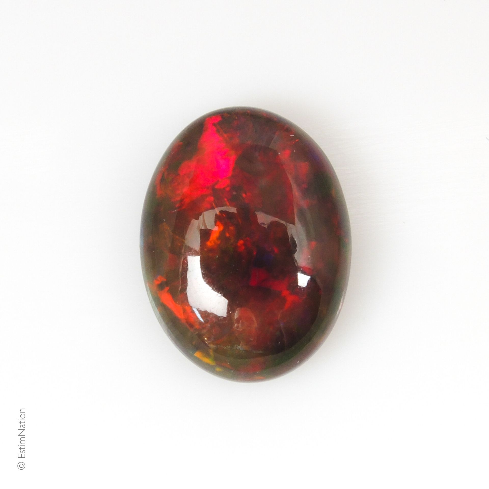 OPALE 5.06 CARAT Opale dite "arlequin" ou "black opal" en cabochon ovale pesant &hellip;