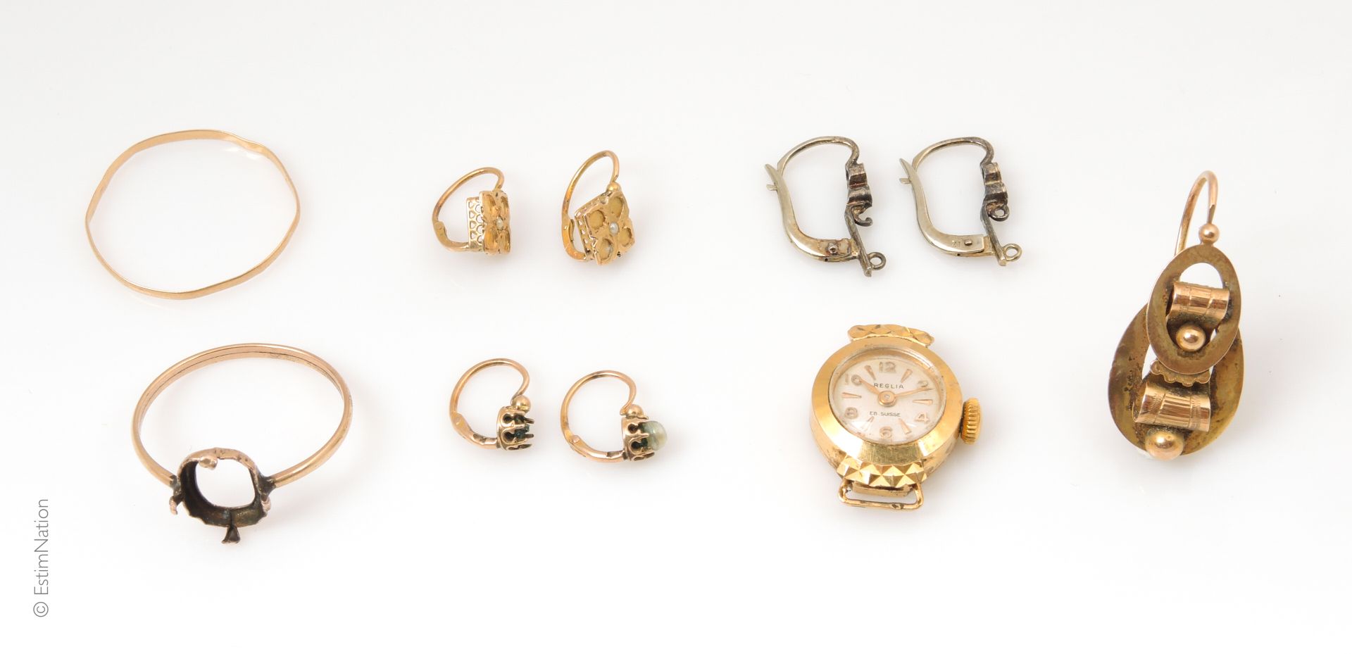 BIJOUX Ensemble débris et bijoux dépareillés en or 18K (750°/00) comprenant : tr&hellip;
