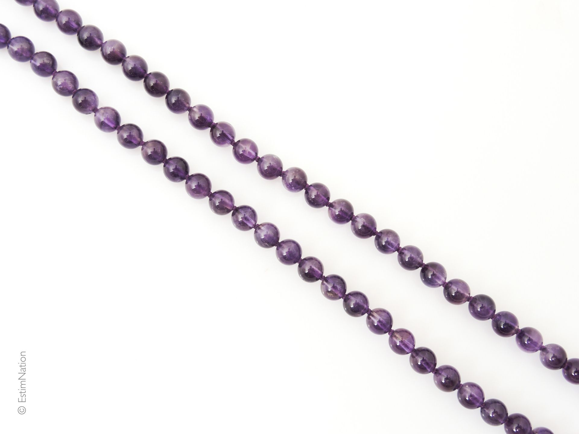 SAUTOIR AMETHYSTE Sautoir composé de perles d'améthyste. Diamètre : 8 mm 

Longu&hellip;