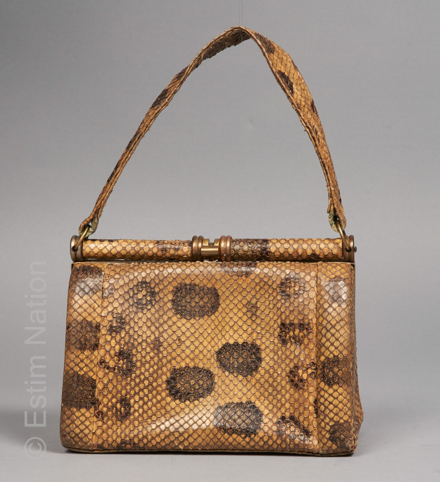 LANVIN circa 1970 SAC boîte en python, fermoir à cadres, deux soufflets en cuir,&hellip;