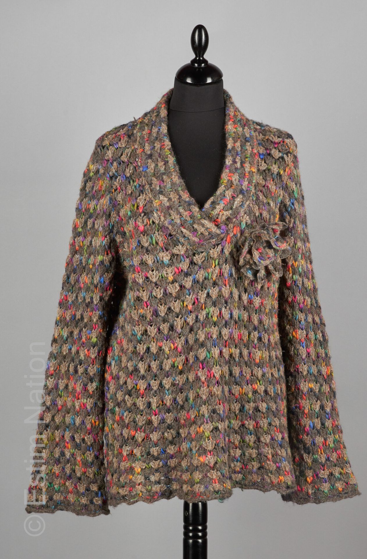 TED LAPIDUS TRICOTS PULL OVER en épais tricot de laine mélangé taupe et multicol&hellip;