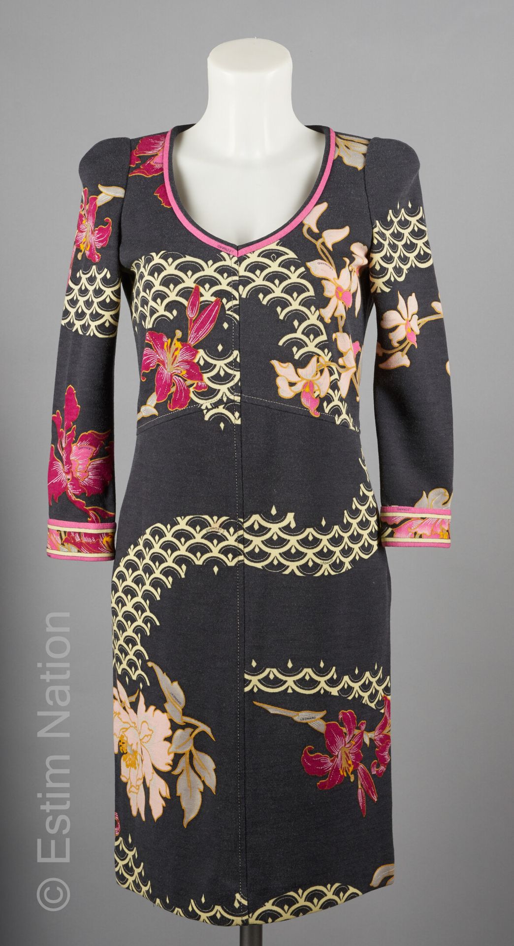 LEONARD ROBE en laine et acrylique gris imprimé d'un motif floral, encolure en p&hellip;