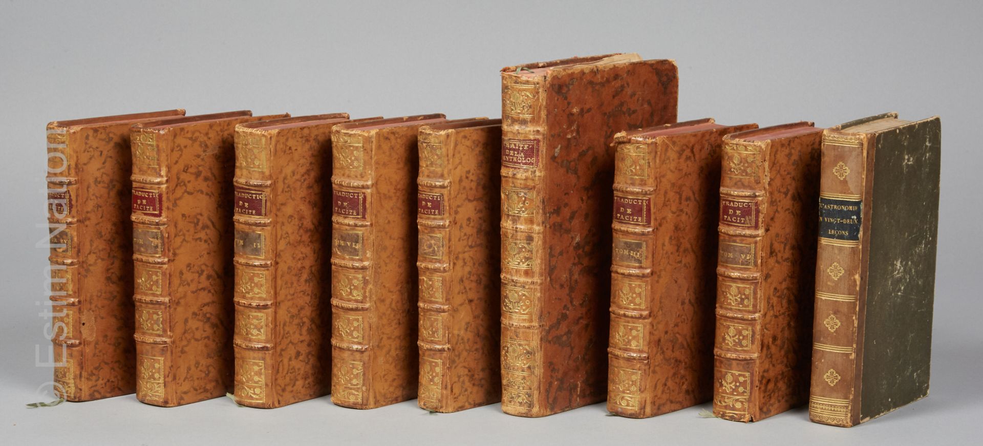 LITTÉRATURE ET DIVERS TACITE, traduction complète, chez Moutard, à Paris, 1789.
&hellip;