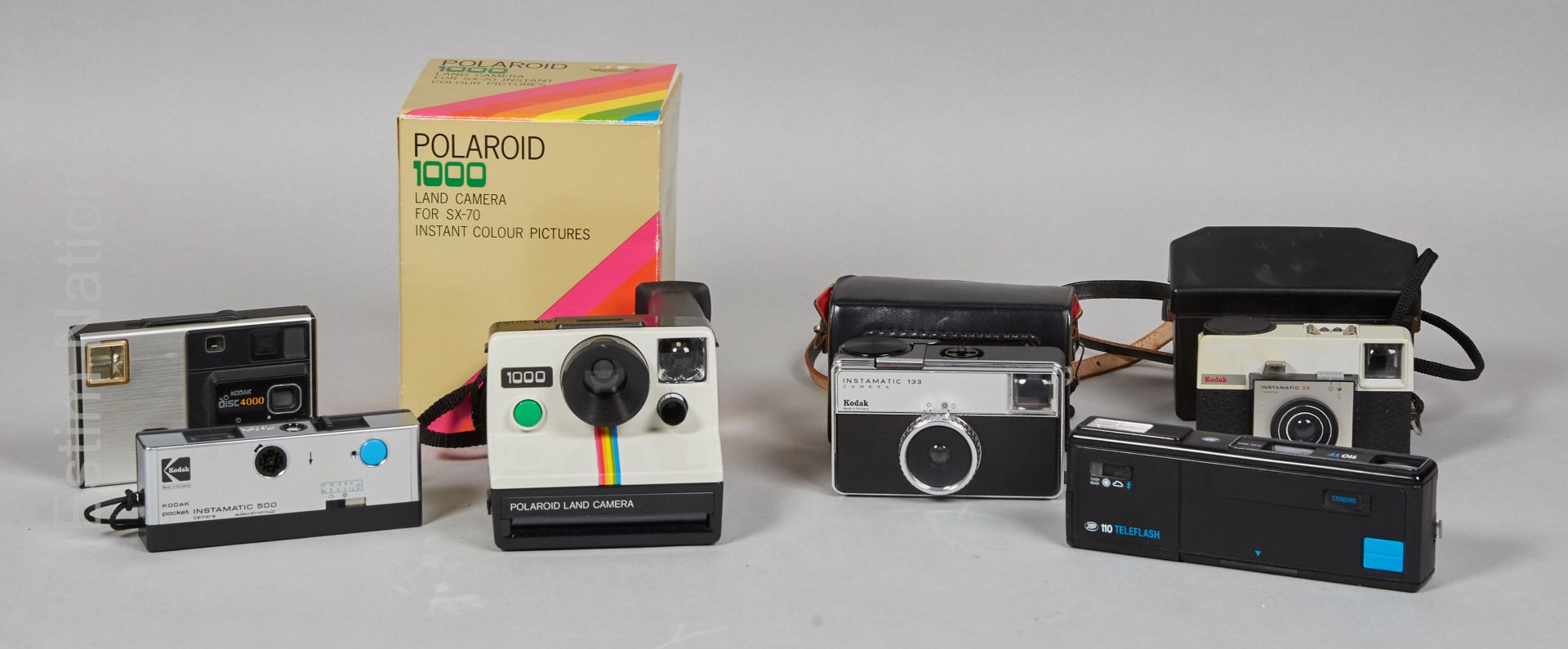 APPAREIL PHOTO Set of cameras including :



- a Polaroid 1000 Land camera for s&hellip;