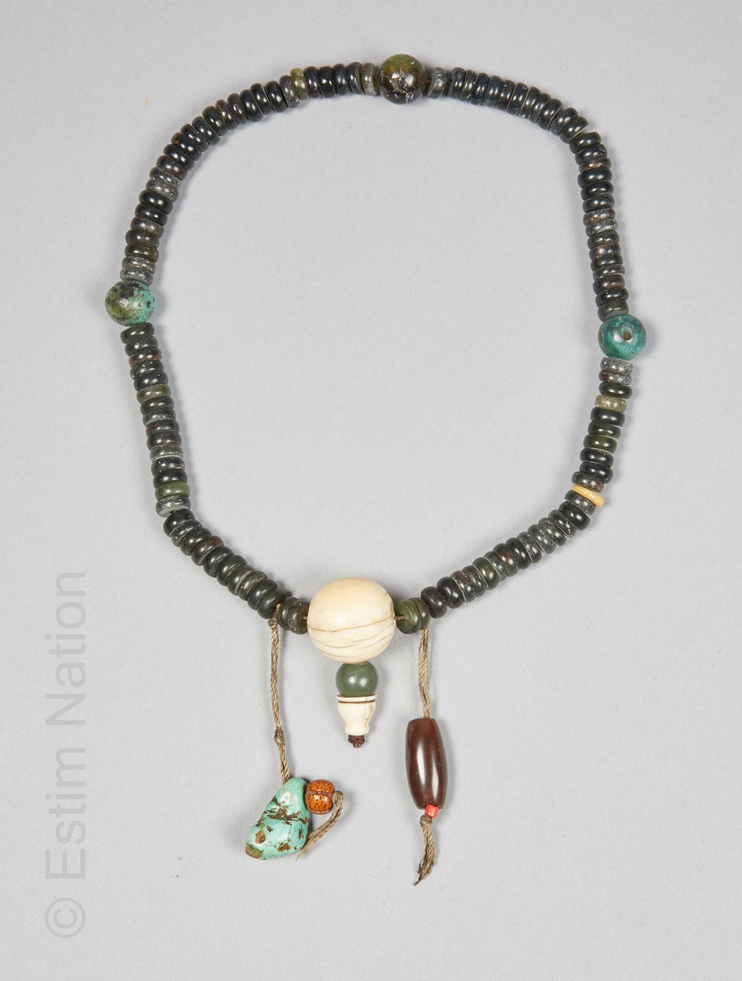 TIBET Collier Mala en pierre dure, perle en ivoire, néphrite, turquoise, cornali&hellip;
