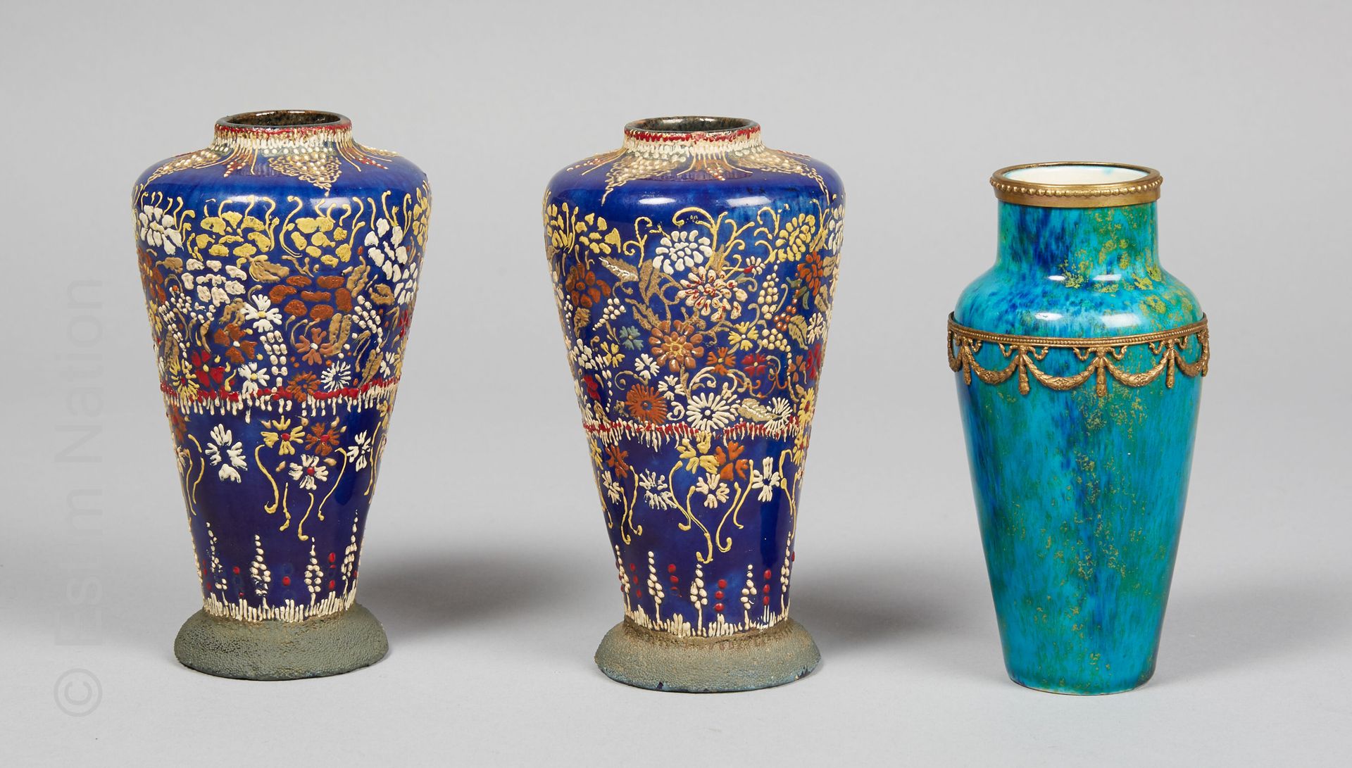 Arts décoratifs du XXe siècle Paire de vases coniques en terre cuite émaillée à &hellip;
