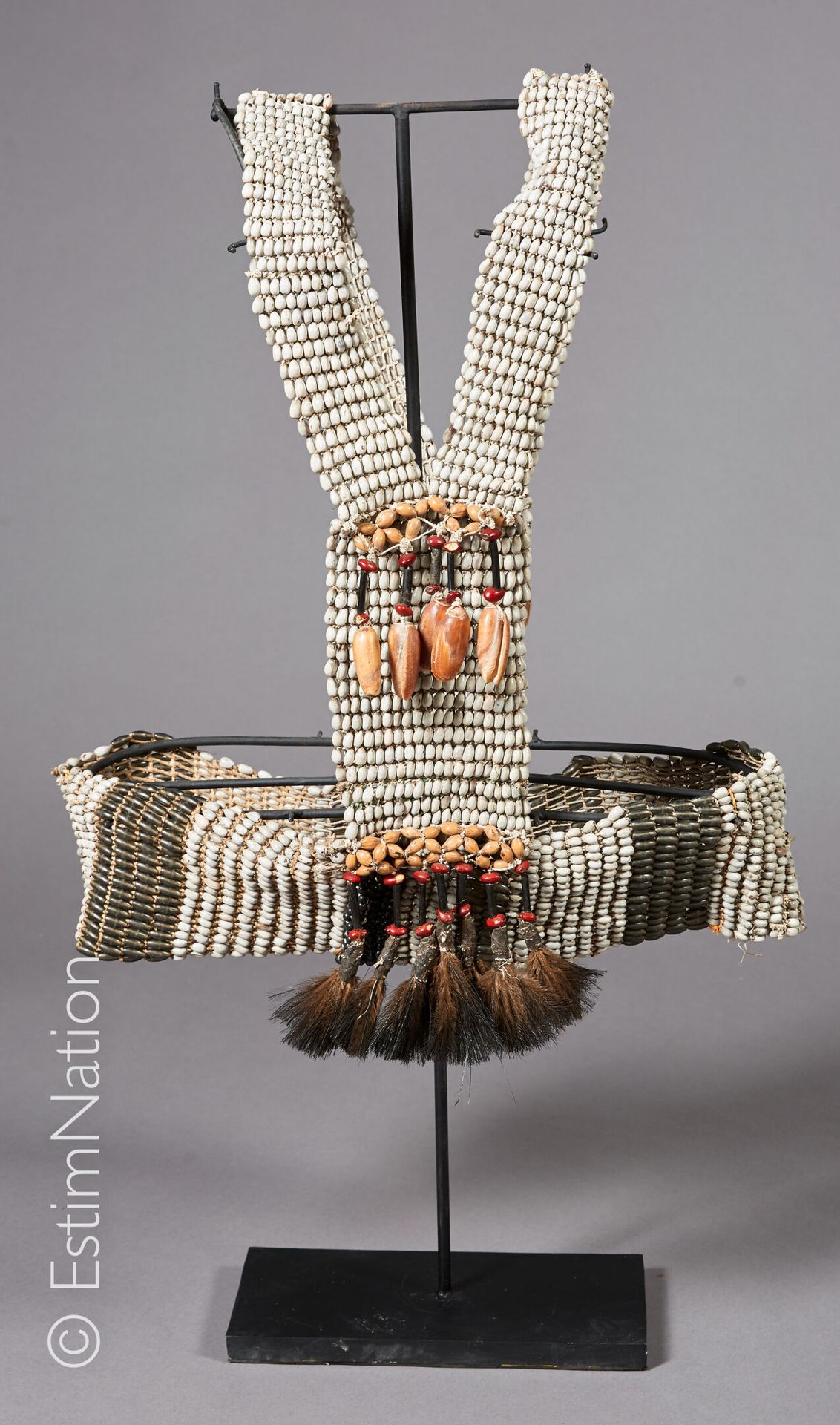 PAPOUASIE - NOUVELLE GUINEE PAPUA - NEW GUINEA



Ceremonial vest made of seeds &hellip;