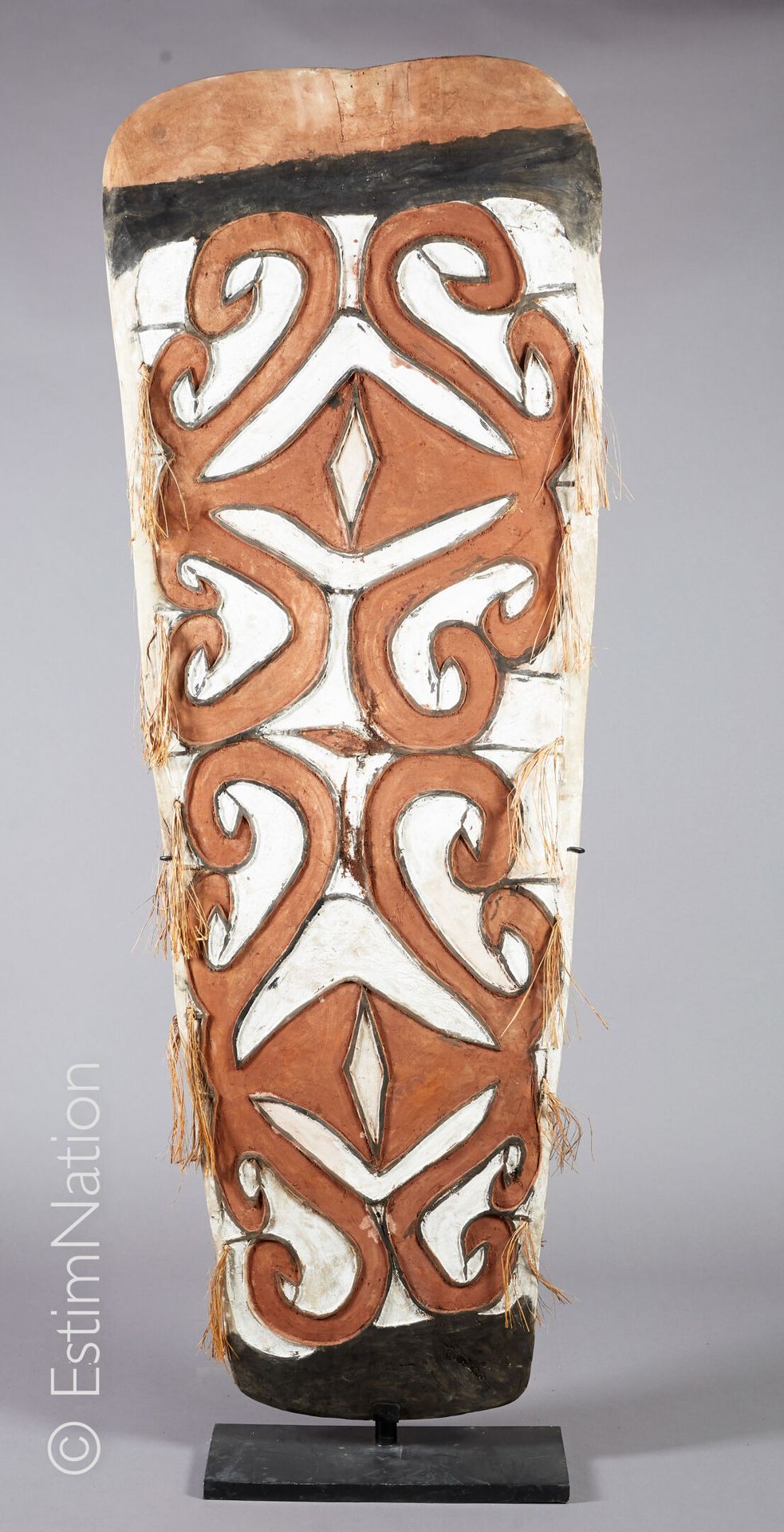 ASMAT - IRIAN JAYA 
ASMAT, IRIAN JAYA.









Escudo de madera exótica tallado&hellip;