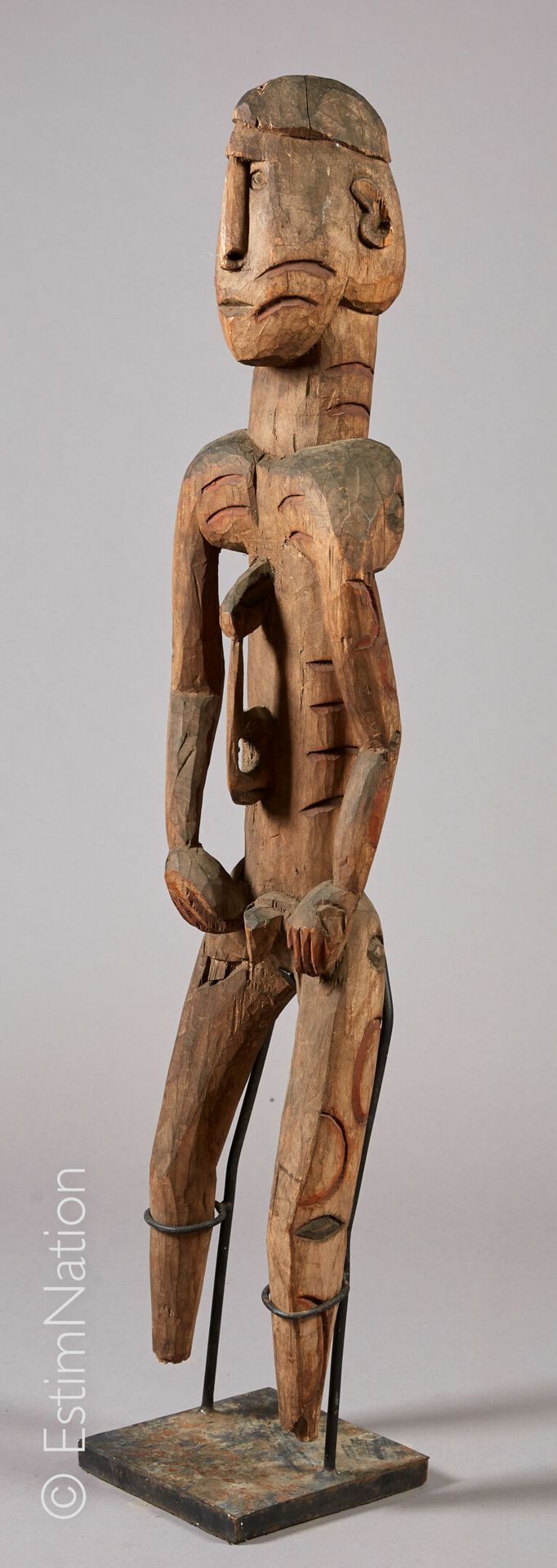 MOYEN SEPIK - PAPOUASIE - NOUVELLE-GUINEE 
中塞皮克-巴布亚新几内亚









雕刻在木头上的伤痕累累的祖先形&hellip;