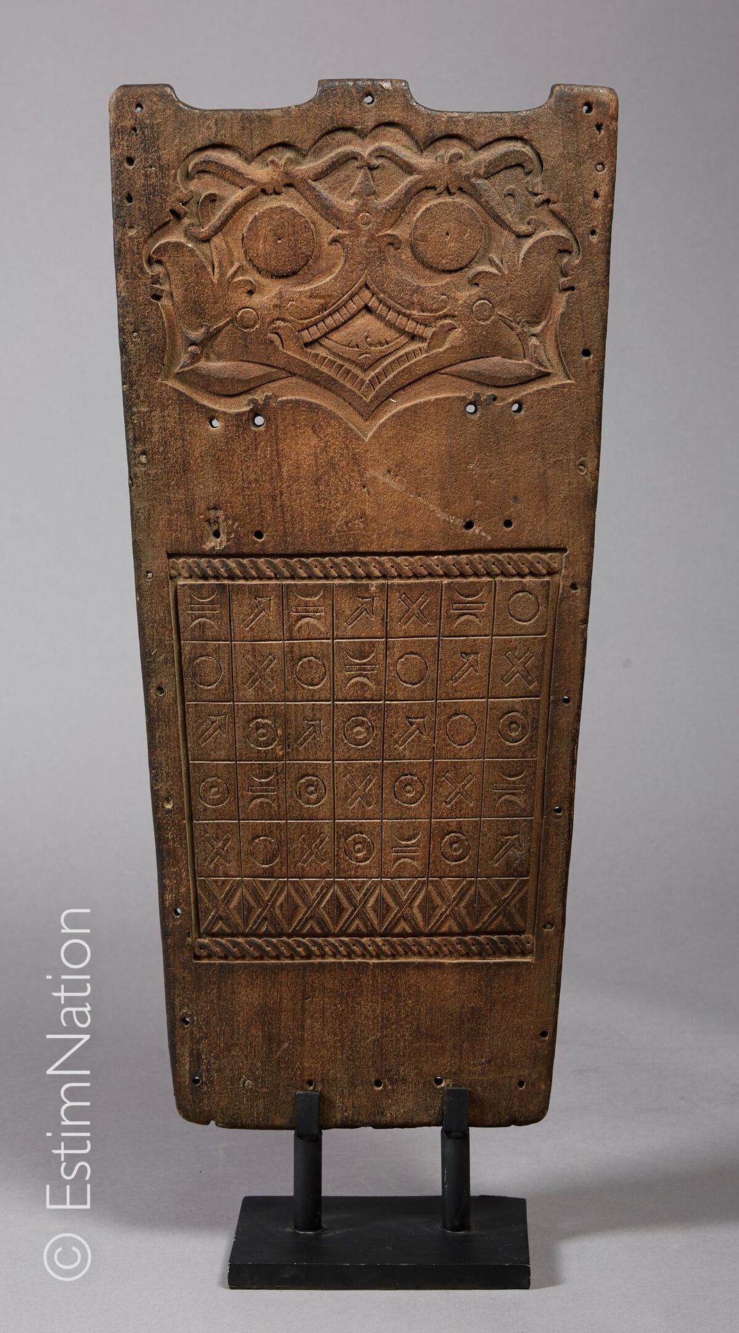 DAYAK - BORNEO DAYAK - BORNEO



Gravierte hölzerne Kalendertafel mit einer Mask&hellip;