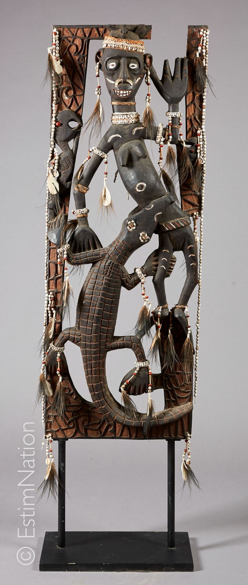 ASMAT - PAPOUASIE, NOUVELLE- GUINEE 
Asmat - 巴布亚新几内亚









雕刻的木质主题，用天然颜料、种子、贝&hellip;