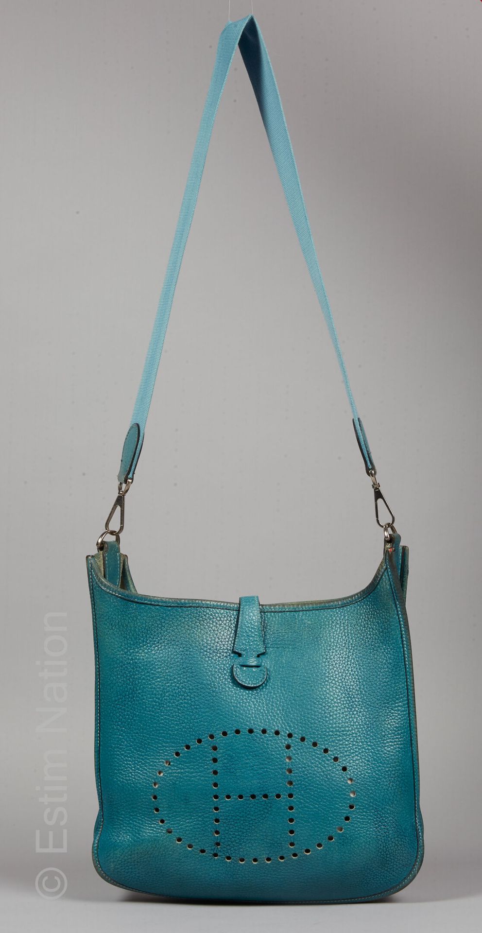 HERMES (2005) EVELYNE" bag in jean blue Togo leather (26,5 x 28,5 x 6,5 cm) (alt&hellip;
