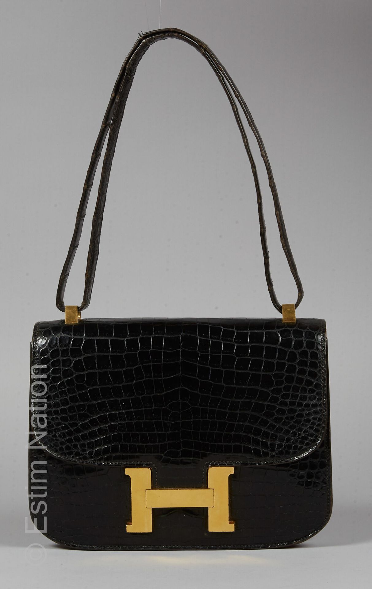 HERMES PARIS CIRCA 1970/73 BAG "CONSTANCE 23 CM" in black glossy estuary crocodi&hellip;