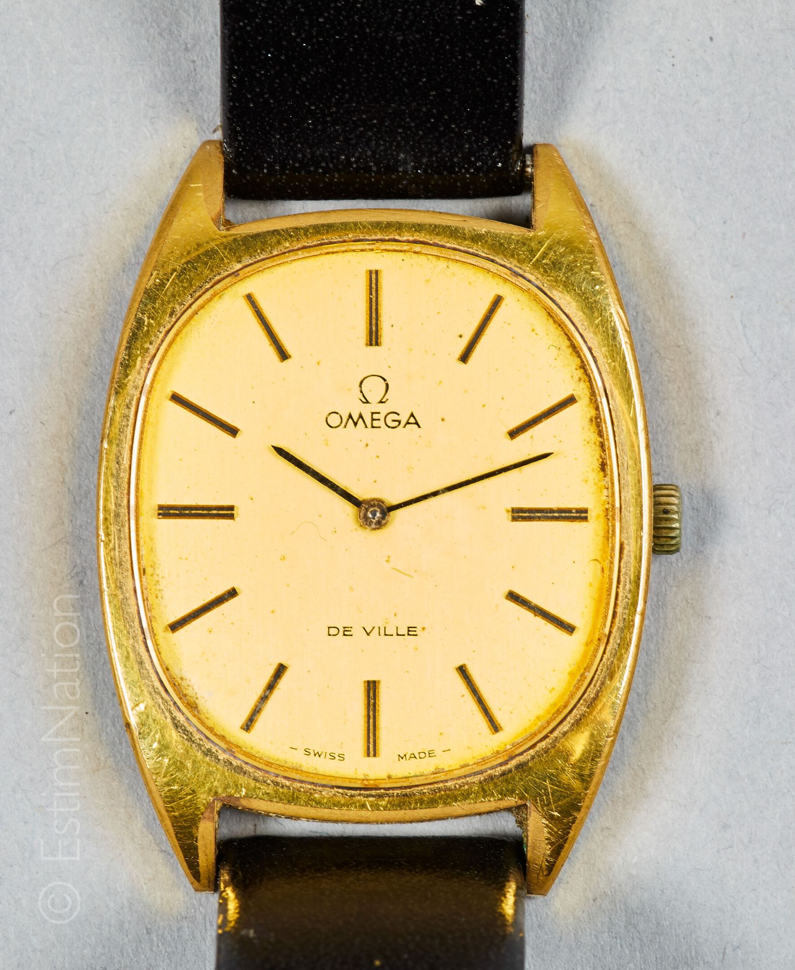 OMEGA Gold-plated dress watch with mechanical movement.

Oval case, smooth bezel&hellip;