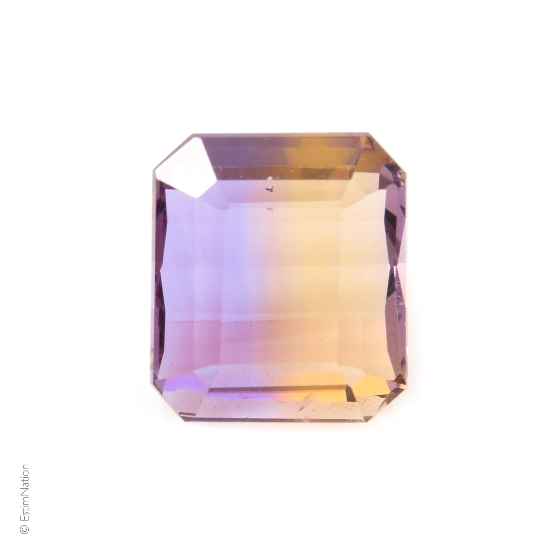 AMETRINE 14.69 CARAT 八角形切面的紫水晶，重约14.69克拉。

尺寸：15.00 x 13.15 x 8.90 mm

毛重 : 2,93&hellip;