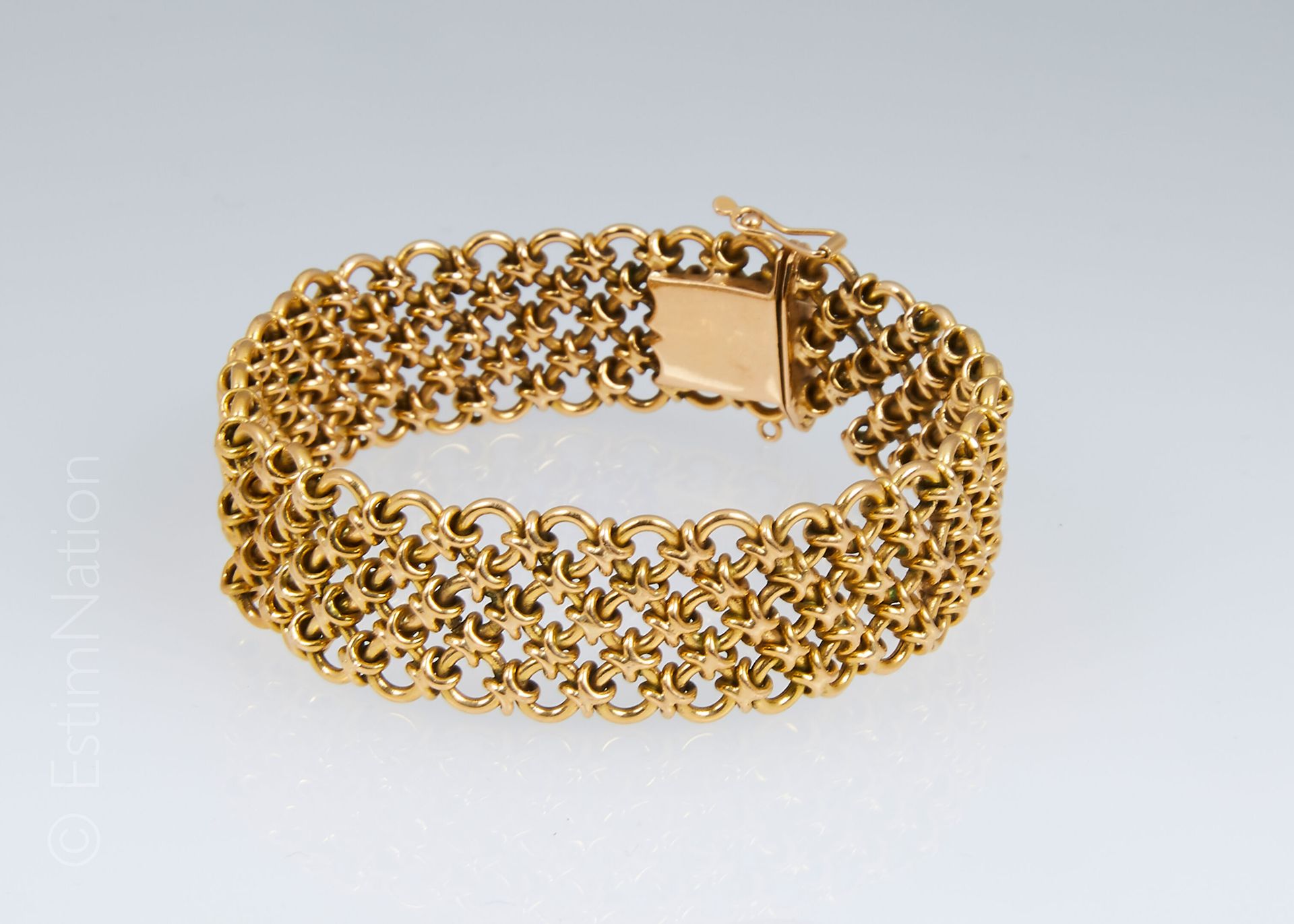 BRACELET OR 18K (750°/00) yellow gold interlocking bracelet. Accidents. Wrist si&hellip;