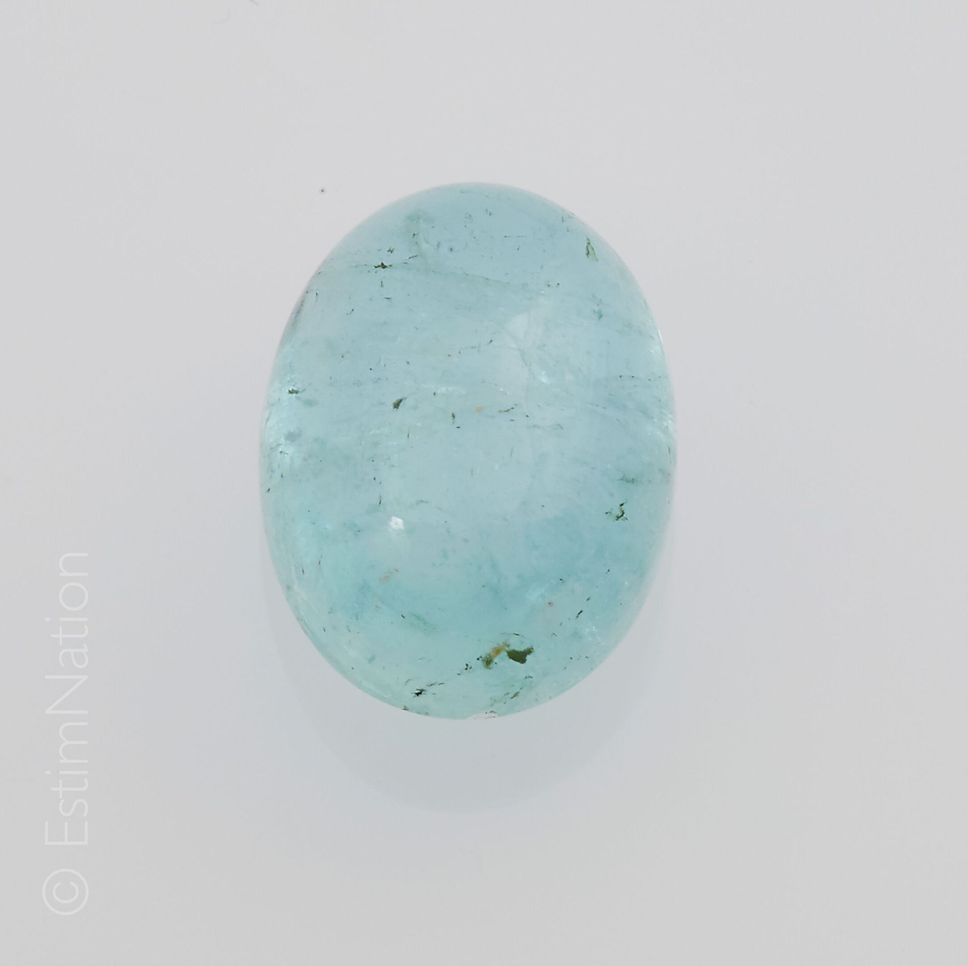 AIGUE - MARINE SUR PAPIER AVEC CERTIFICAT 
一颗椭圆刻面的海蓝宝石，纸质。尺寸：约10.80 x 7.97 x 5.5&hellip;
