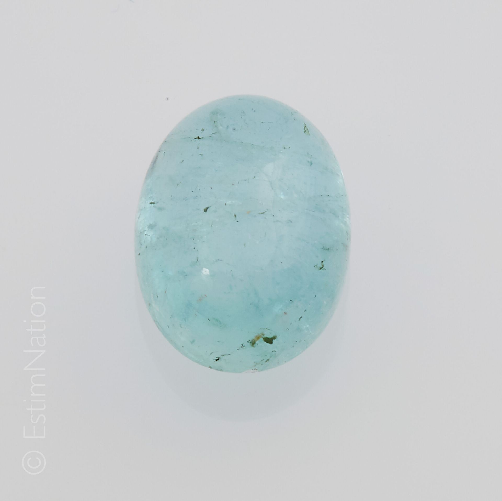 AIGUE - MARINE SUR PAPIER AVEC CERTIFICAT 
An oval faceted aquamarine on paper. &hellip;