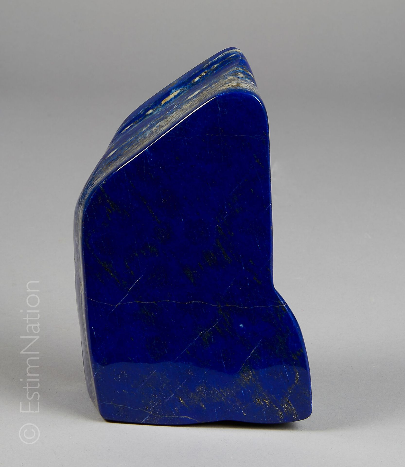 Lapis Lazuli 抛光块状的青金石。出处：阿富汗

尺寸：17.5 x 19.5 x 5.5厘米（约11500克）。

毛重：2.30公斤