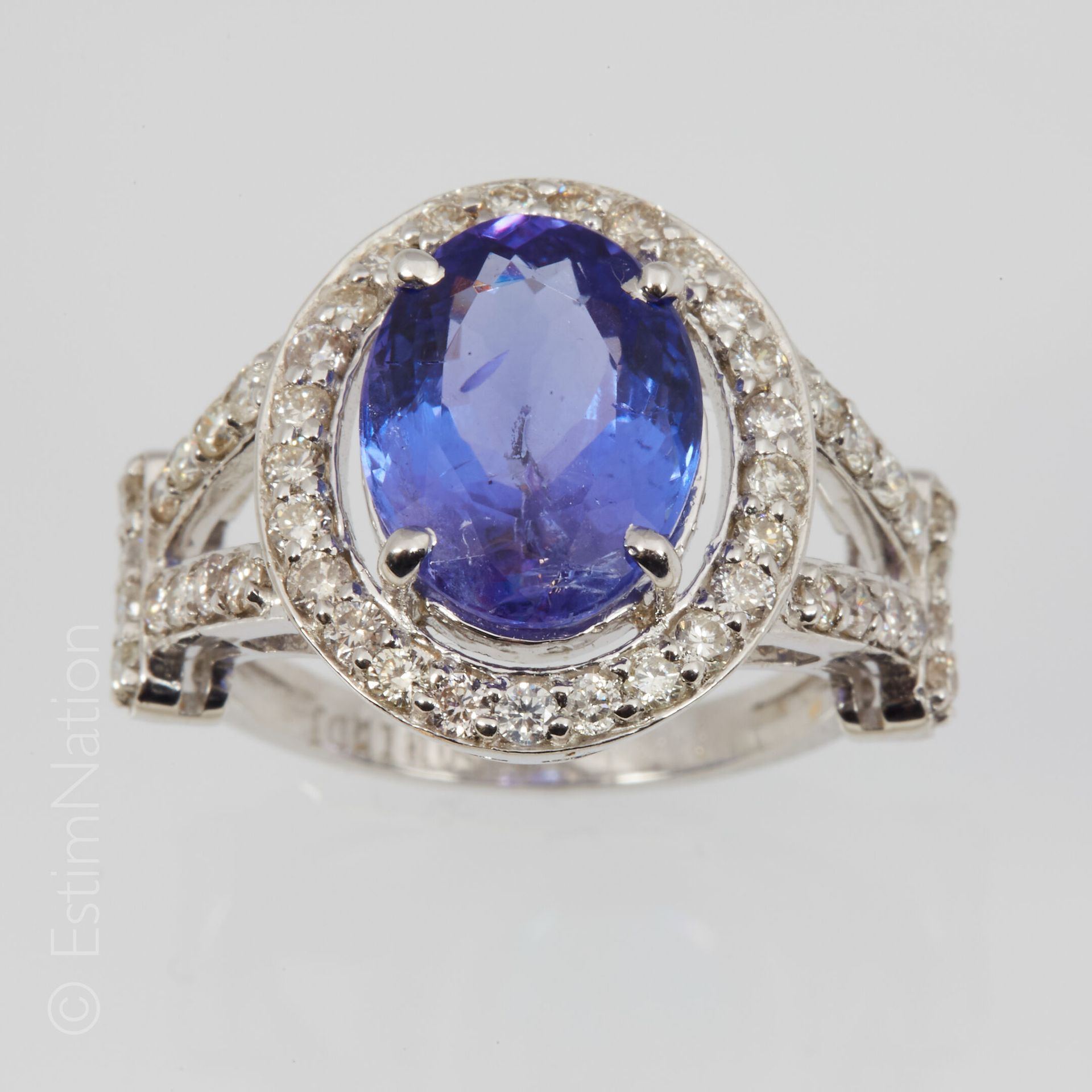 BAGUE TANZANITE ET DIAMANTS Important Ring in white gold 18K (750 thousandths) o&hellip;