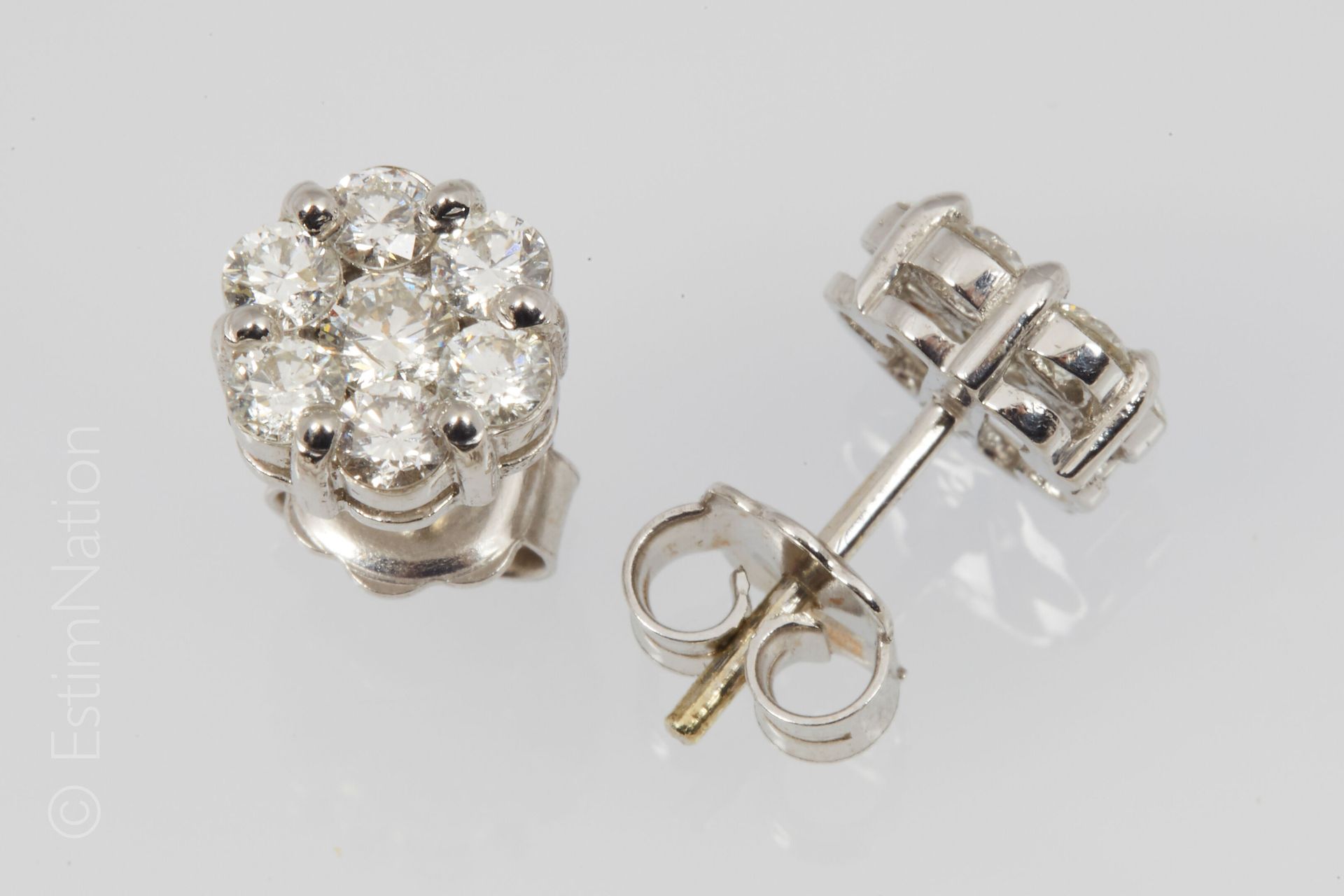 BOUTONS D'OREILLES DIAMANTS 
Pair of buttons of ears in white gold 18K (750 thou&hellip;