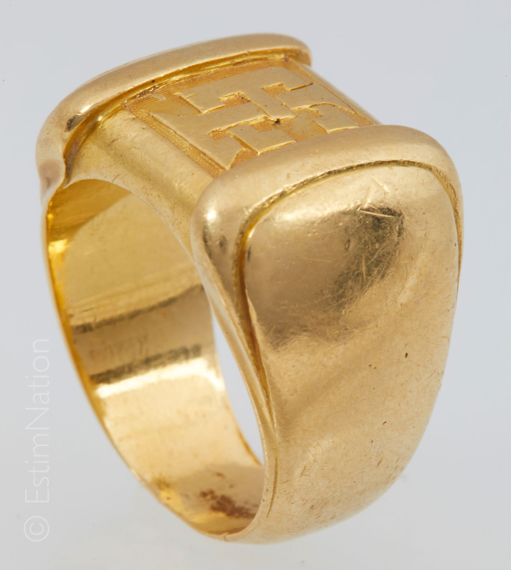 LOT OR Chevalière in 18K (750/°°) yellow gold marked with the initials EL. 

Gro&hellip;