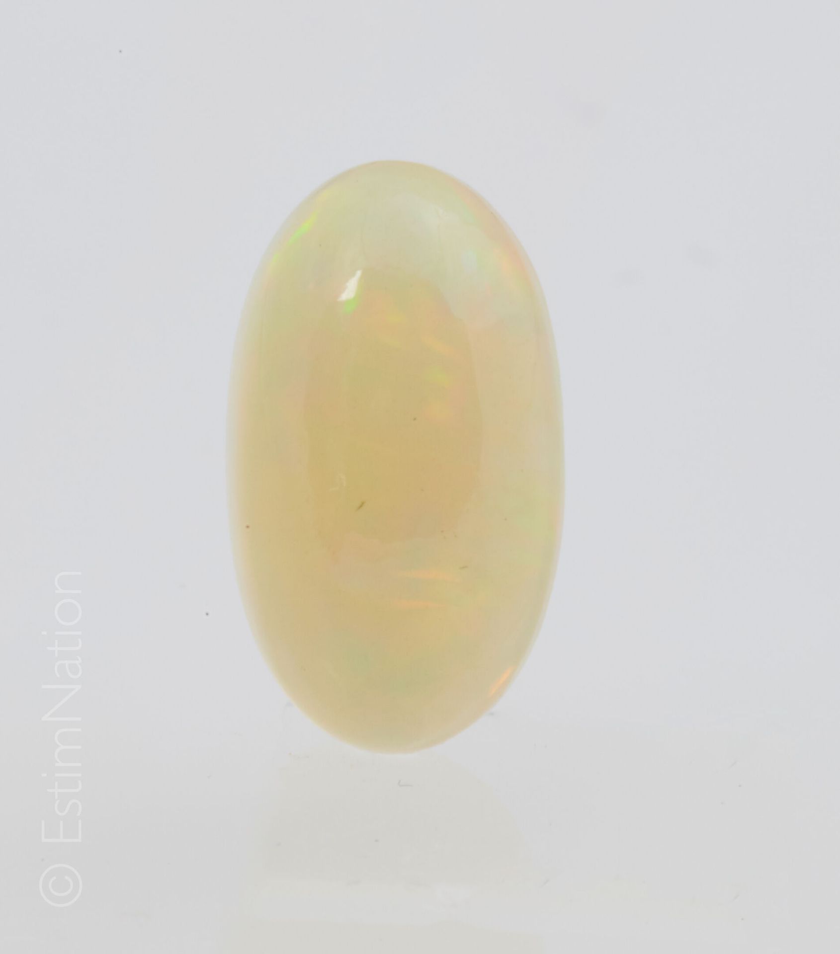 OPALE Welo opal in oval cabochon. Origin : Ethiopia

Dimensions : 14.30 x 8.50 x&hellip;