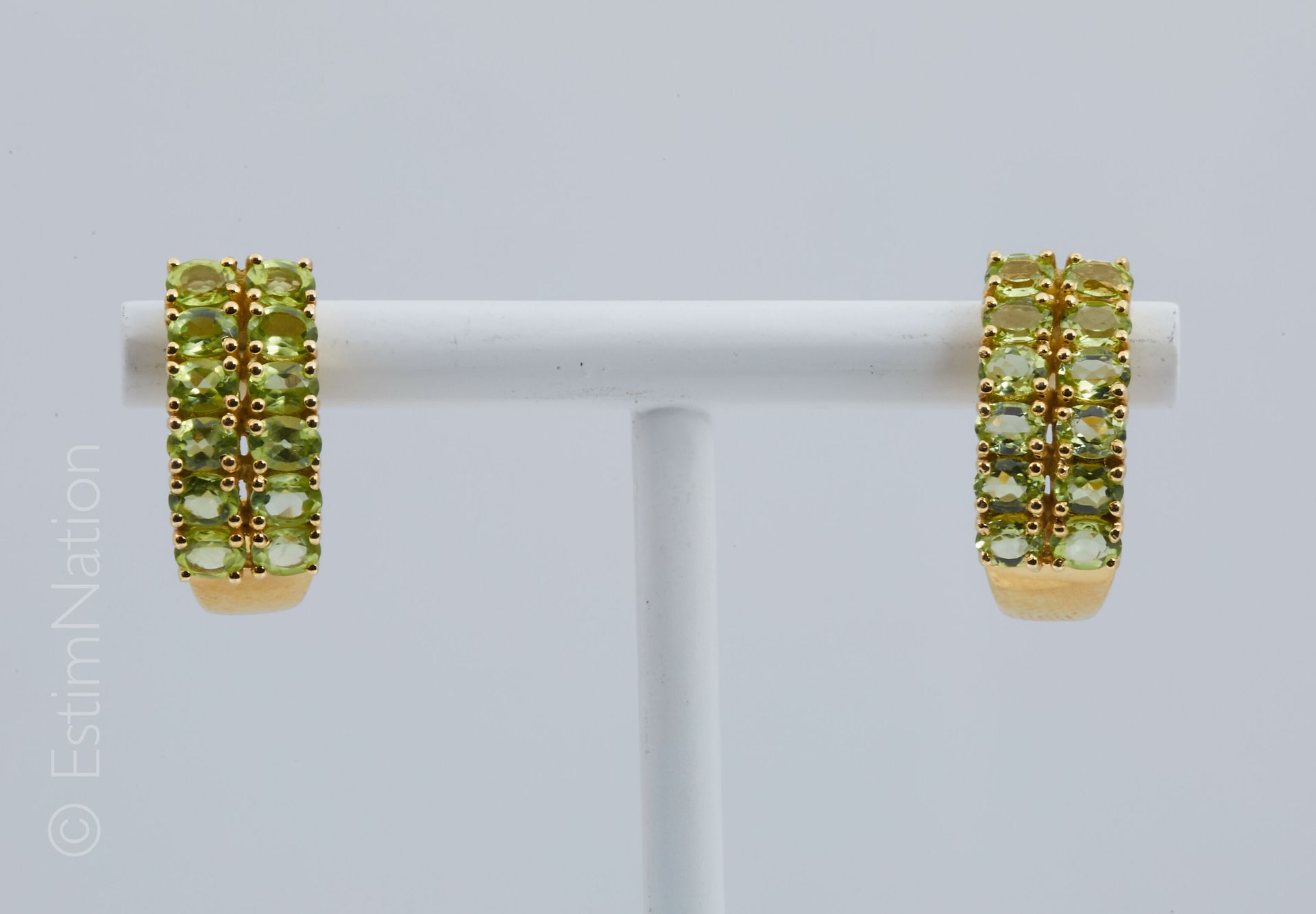 BOUCLES D'OREILLES PERIDOTS 
Pair of earrings in vermeil (925 thousandths) with &hellip;