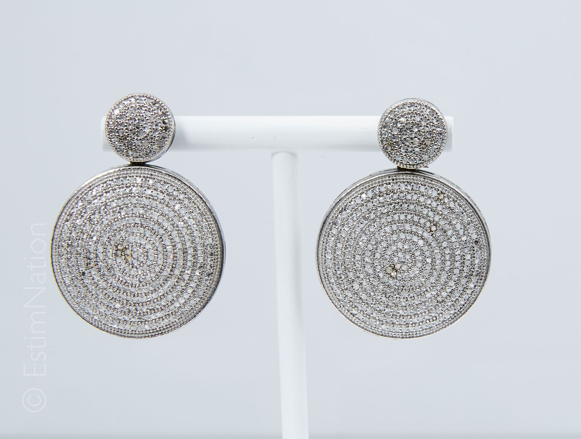 BOUCLES D'OREILLES DIAMANTS 
Pair of silver earrings (925 thousandths) decorated&hellip;