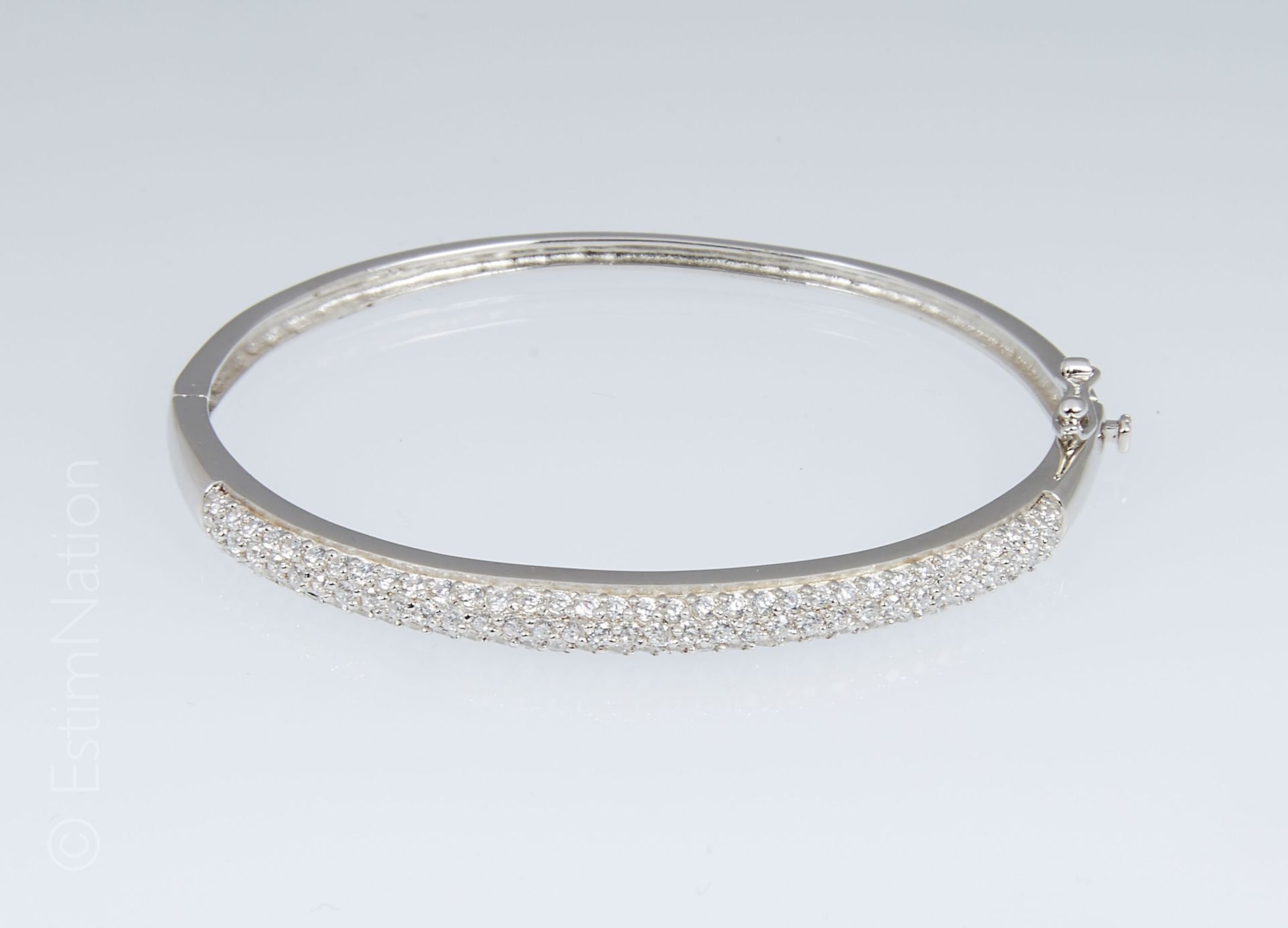BRACELET ARGENT 
Rigid bracelet opening in silver (925 thousandths) decorated wi&hellip;