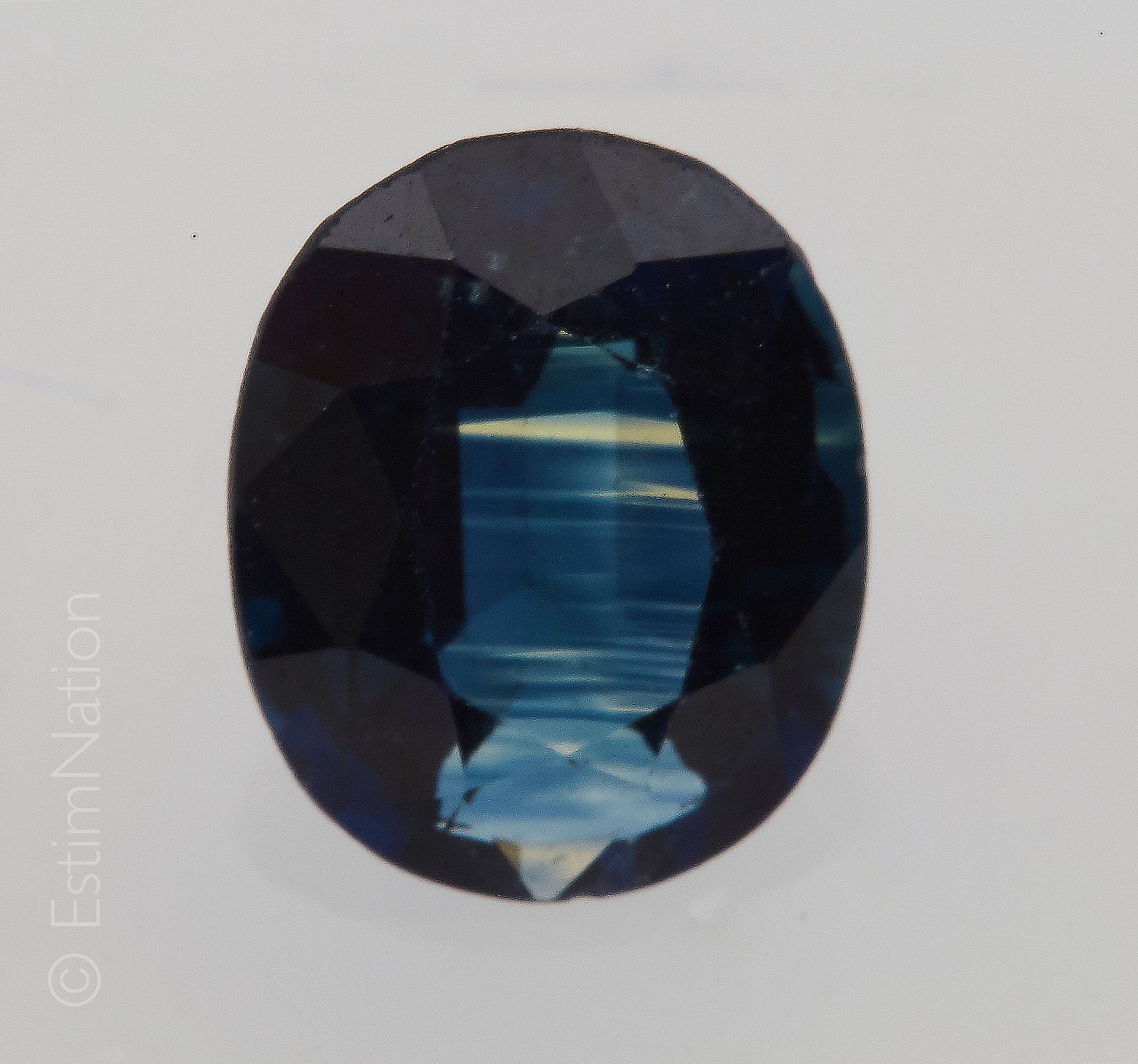 SAPHIR 纸上切割的椭圆蓝宝石

尺寸：7.80 x 6.30 x 3.50 mm左右。