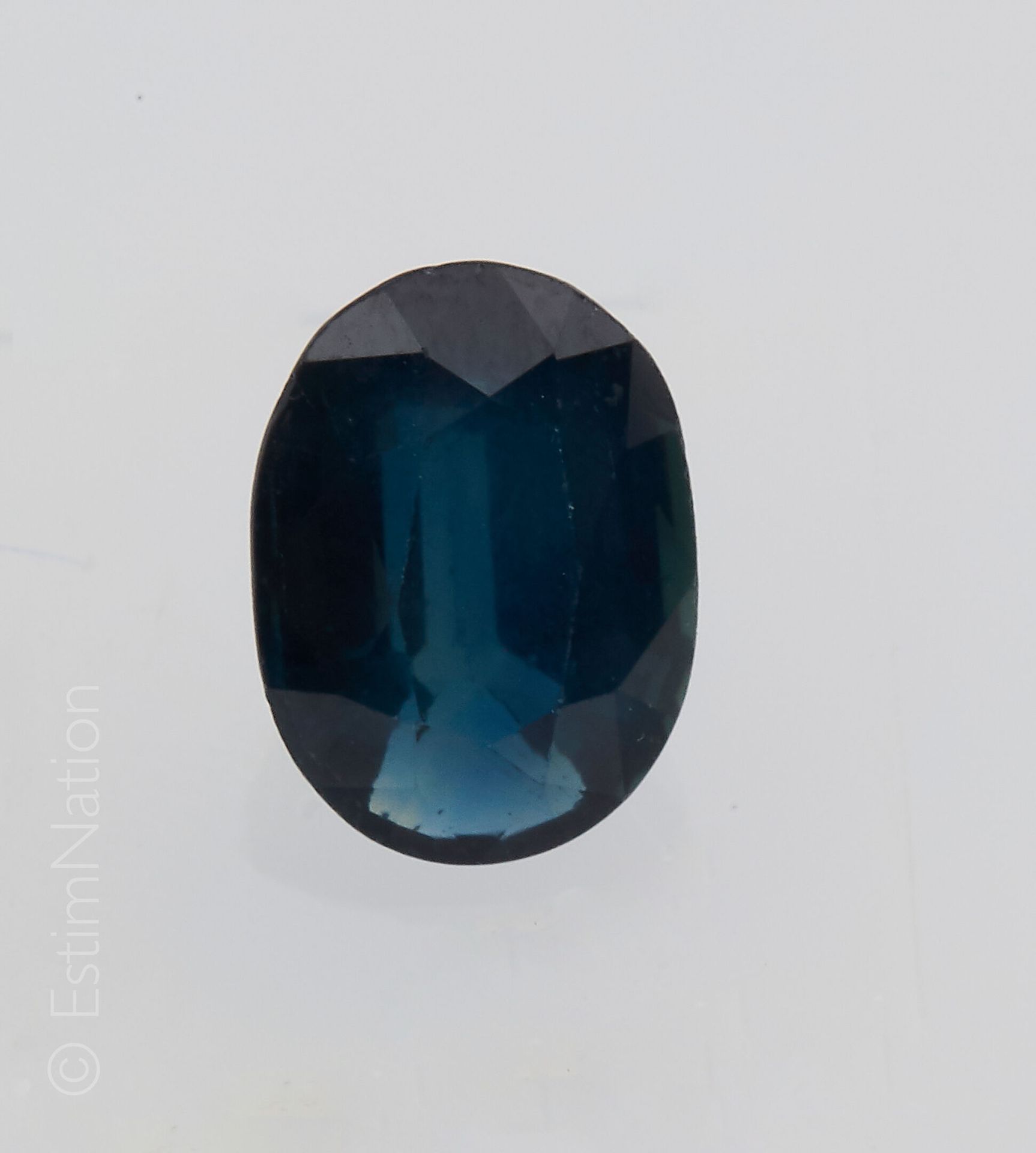 SAPHIR Faceted oval sapphire on paper 

Dimensions : 8.10 x 5.90 x 4.00 mm appro&hellip;