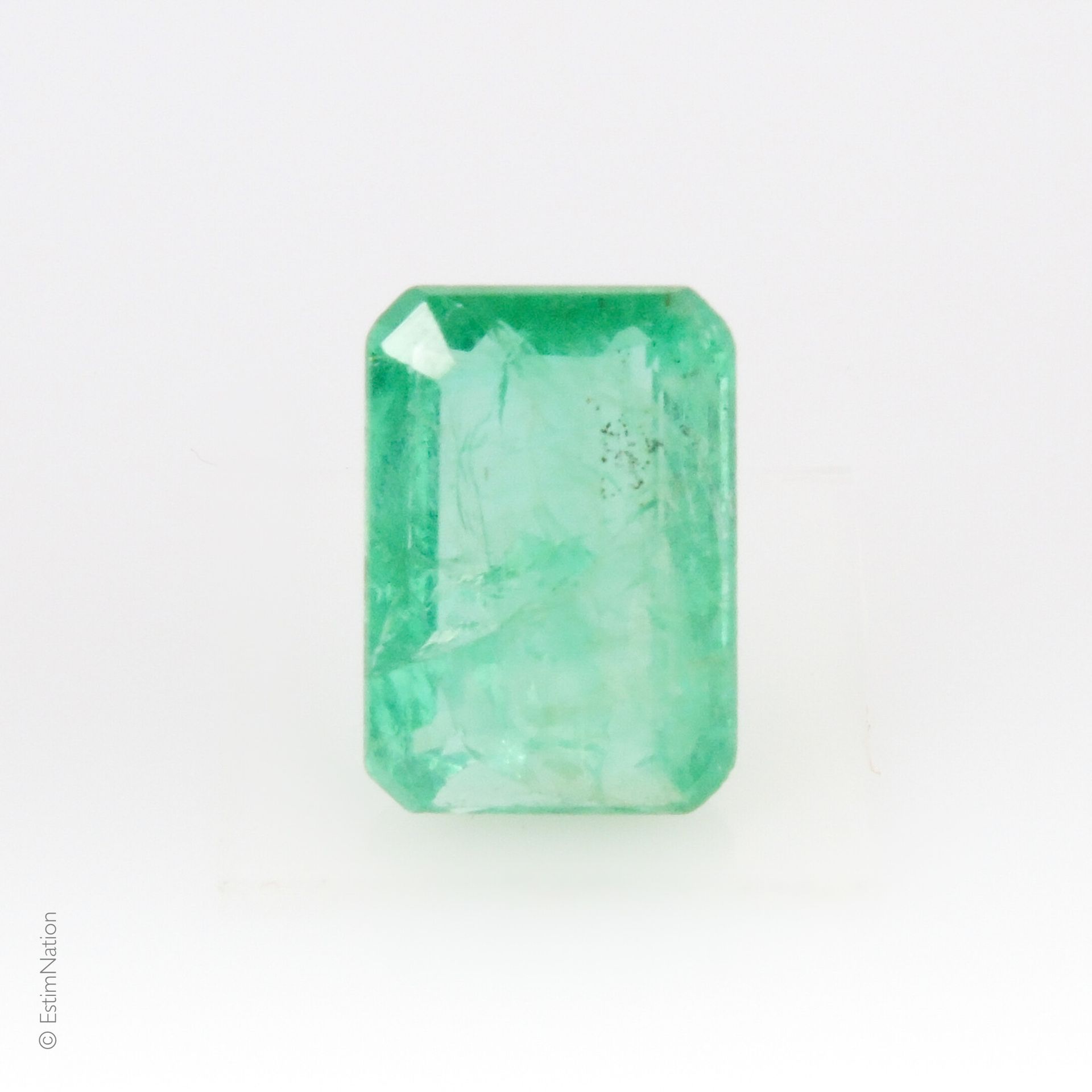 EMERAUDE 1.73 CARAT Octagonal faceted emerald weighing approximately 1.73 carat.&hellip;