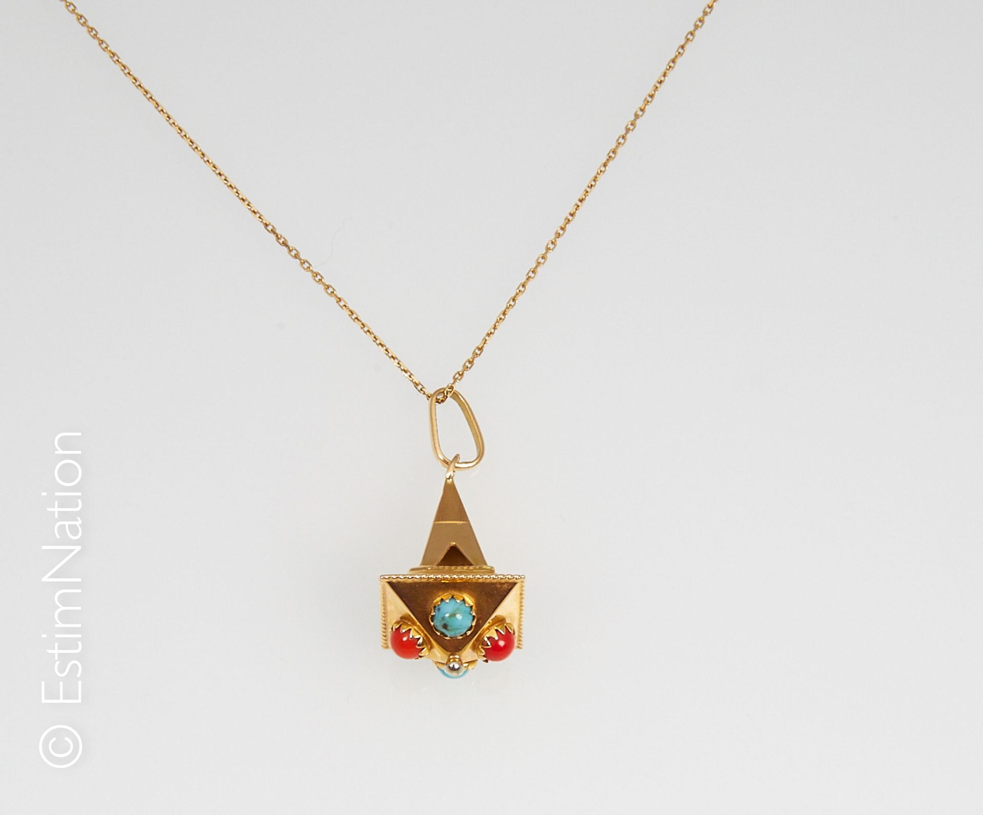 PENDENTIF CHARM CHAINE Set in 18K yellow gold (750°/00) consisting of a pyramida&hellip;