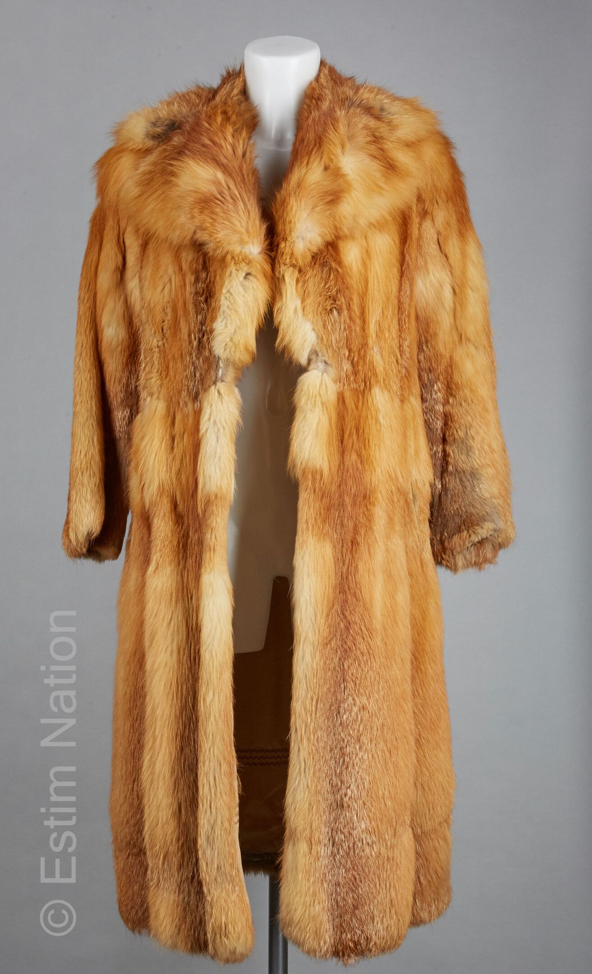 ANONYME Vintage MANTEAU en renard européen roux, col cranté, (manque crochet) (e&hellip;