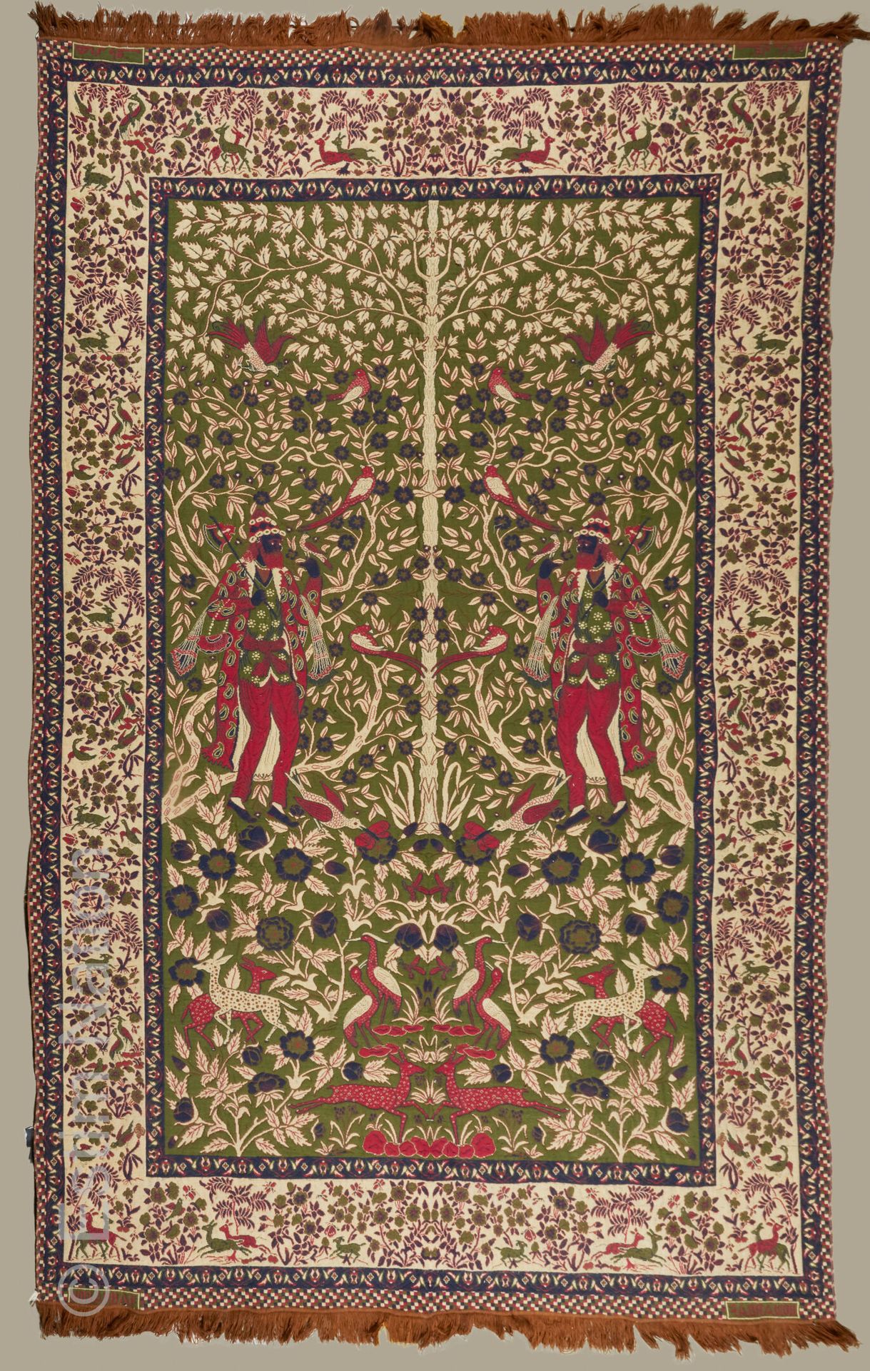 IRAN - TEXTILES 
伊朗，20世纪











两位智者











大挂件上装饰有两个大胡子的人物，在绿色背景上有鸟和鹿的风&hellip;