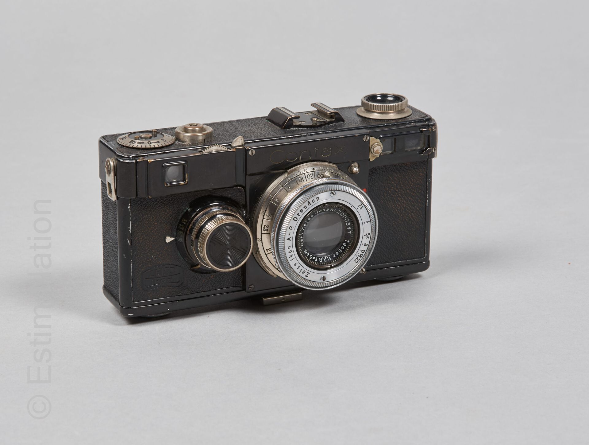 APPAREIL PHOTOGRAPHIQUE CONTAX I, ZEISS IKON DRESDEN numéro Y96864



Appareil p&hellip;