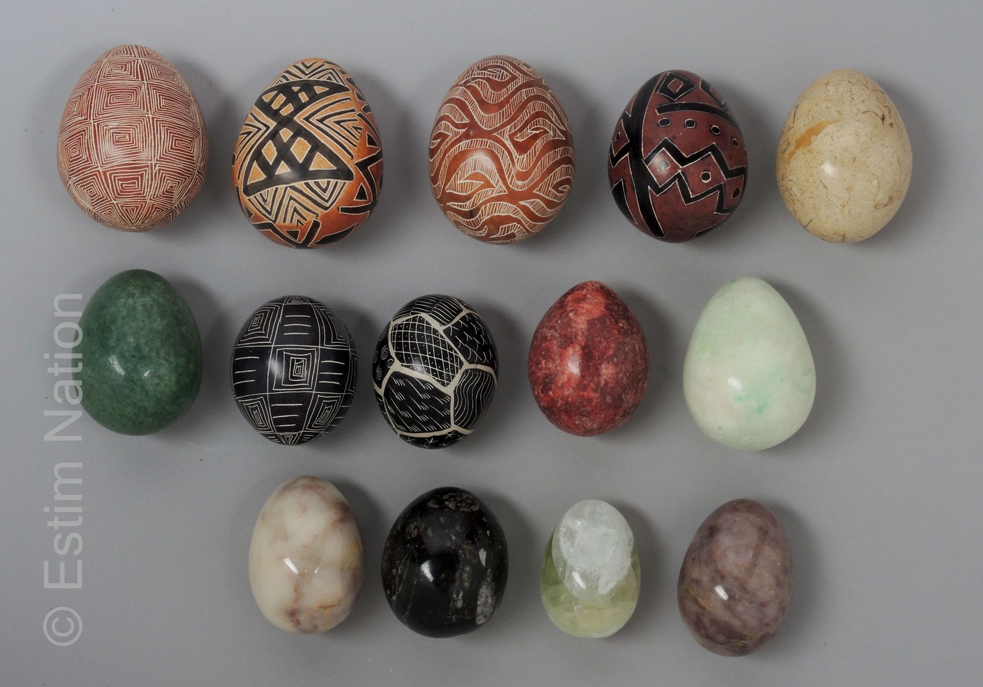 CABINET DE CURIOSITE Set bestehend aus : 

- Sammlung von 14 Eiern aus hartem St&hellip;