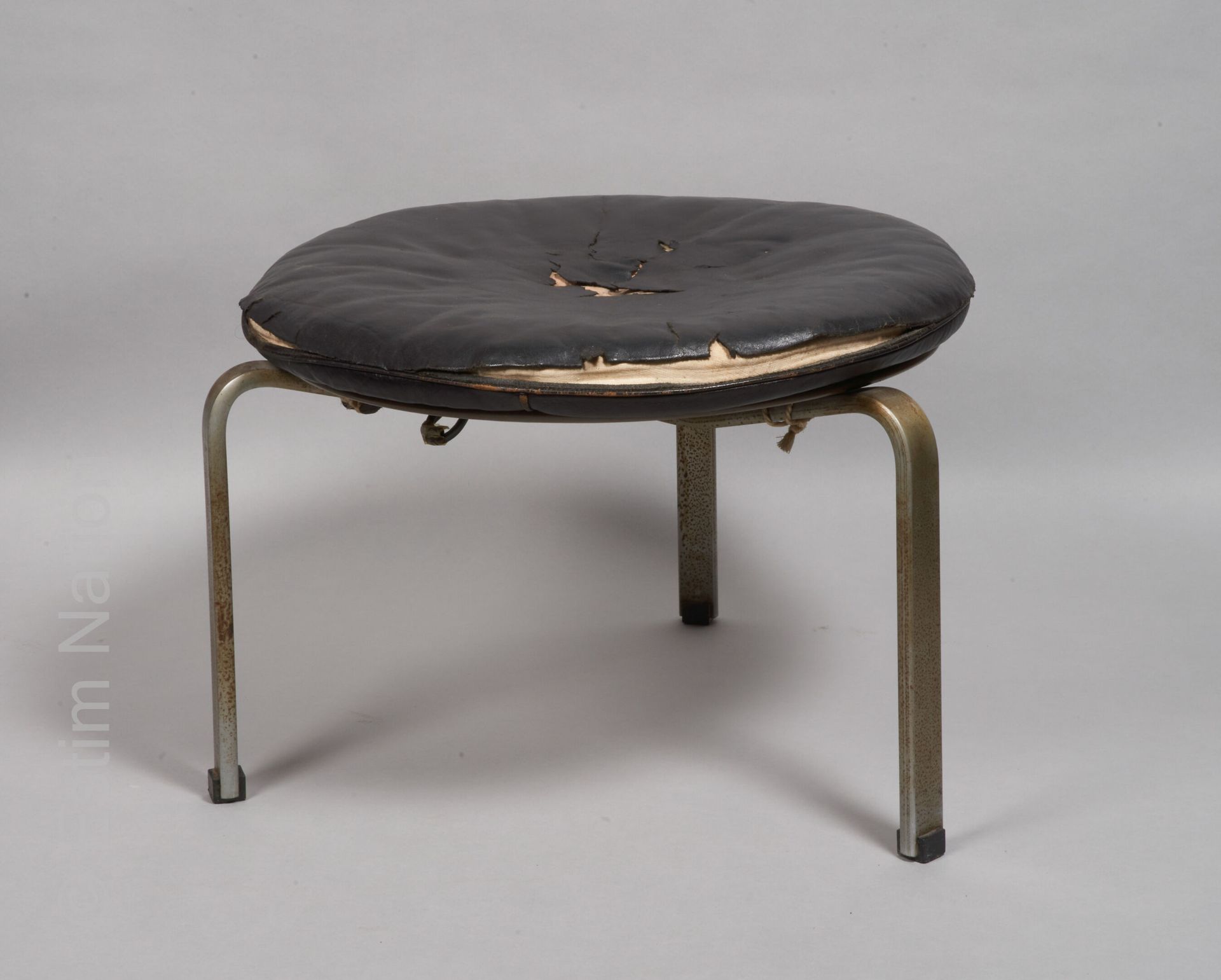 DESIGN - KJAERHOLM 普尔-基亚霍姆（Poul KJAERHOLM）(1929-1980)



凳子型号PK33，设计于1958年，钢制框架，&hellip;