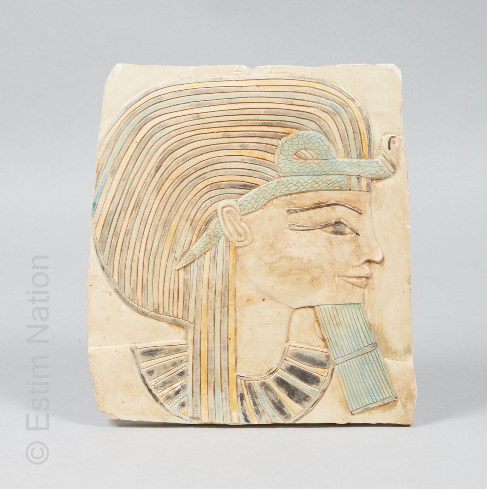 SOUVENIRS Pharaon coiffé du Némès



Bas-relief en plâtre polychrome

Souvenirs &hellip;
