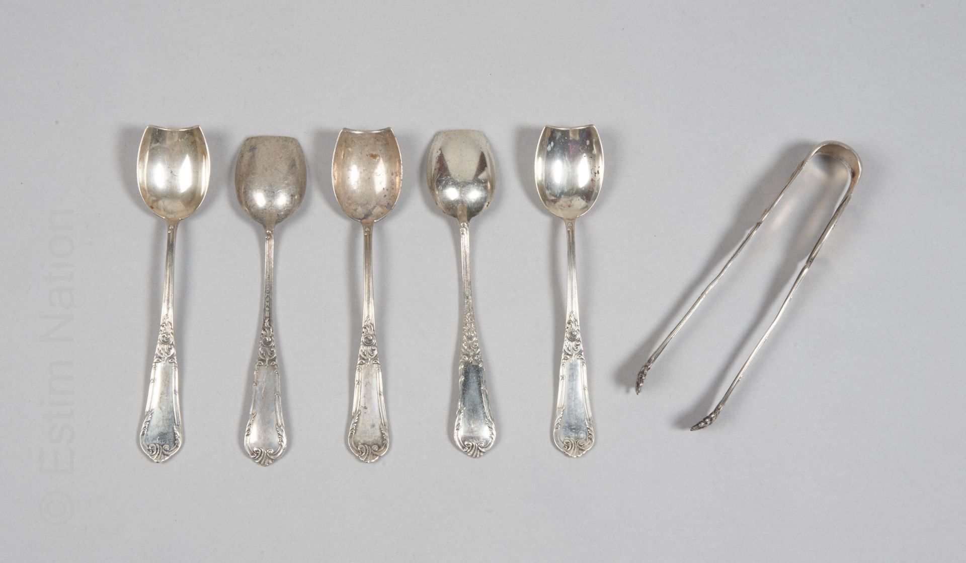 ARGENTERIE Suite of five silver ice spoons 925 thousandths. The spatula decorate&hellip;