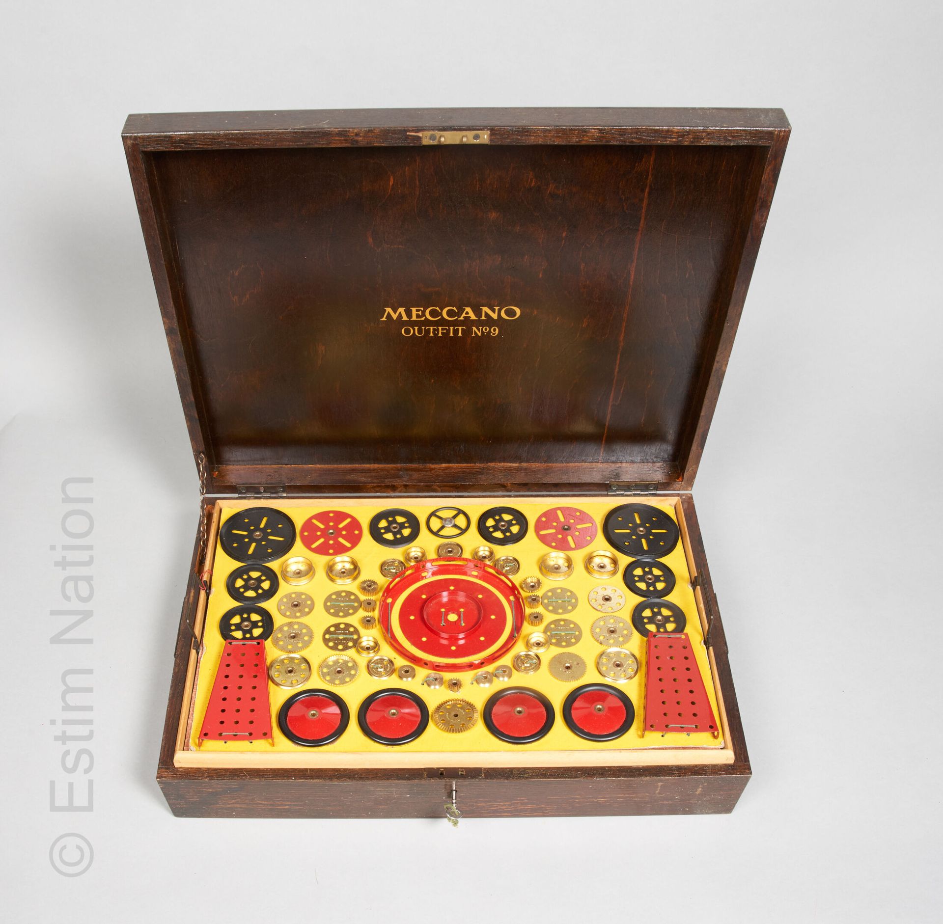 JOUETS - MECCANO MECCANO, OUTFIT N°9



Varnished wooden box with two floors, mo&hellip;