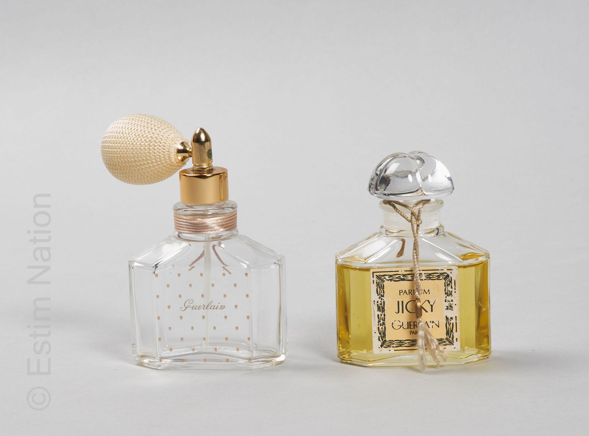 PARFUMS - GUERLAIN GUERLAIN PARÍS



- JICKY

Frasco ficticio de vidrio moldeado&hellip;