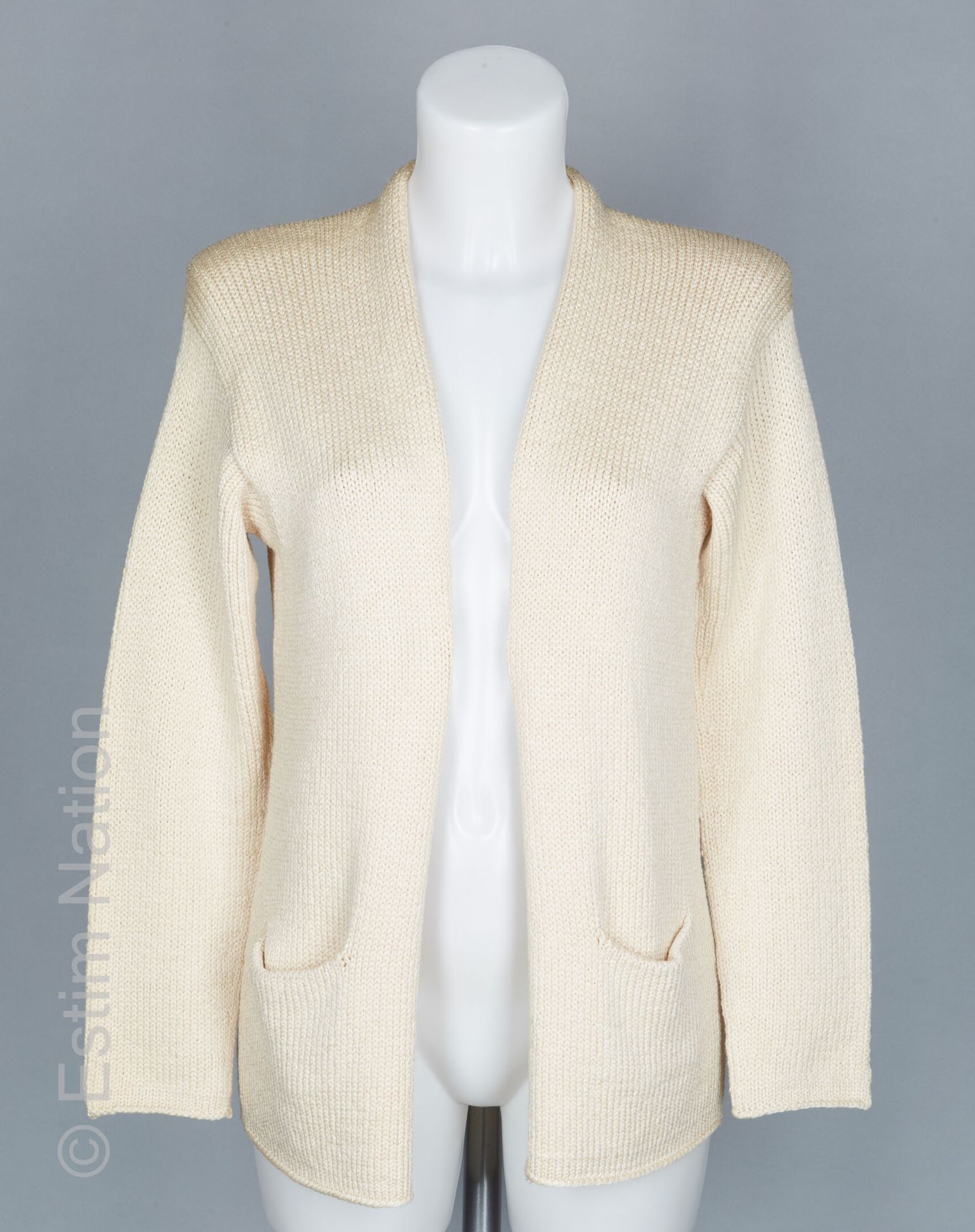 HERMES Paris GILET en tricot de soie sauvage blanc cassé, deux poches (env T S/M&hellip;