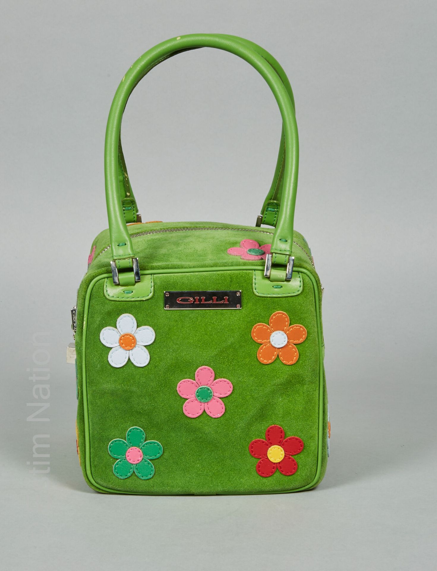 Gilli SAC CUBE en peau vert rebrodé de fleurs multicolores (légères traces sous &hellip;