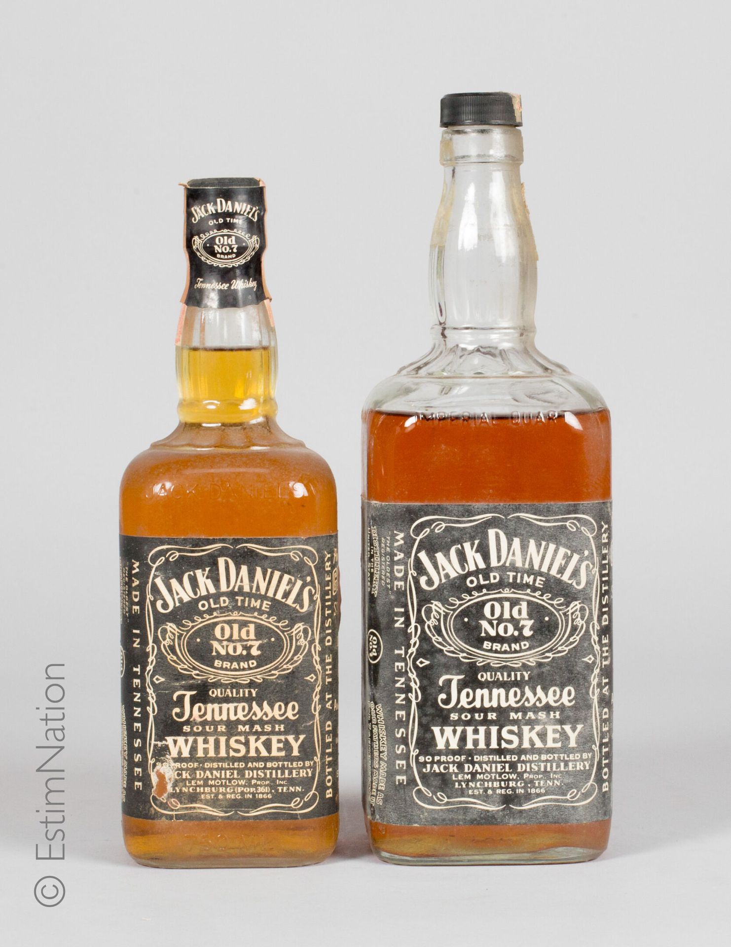 Whisky 
2 bouteilles : 1 Whisky Jack Daniel's Old n°7 (Imperial Quart) Bot.1980s&hellip;